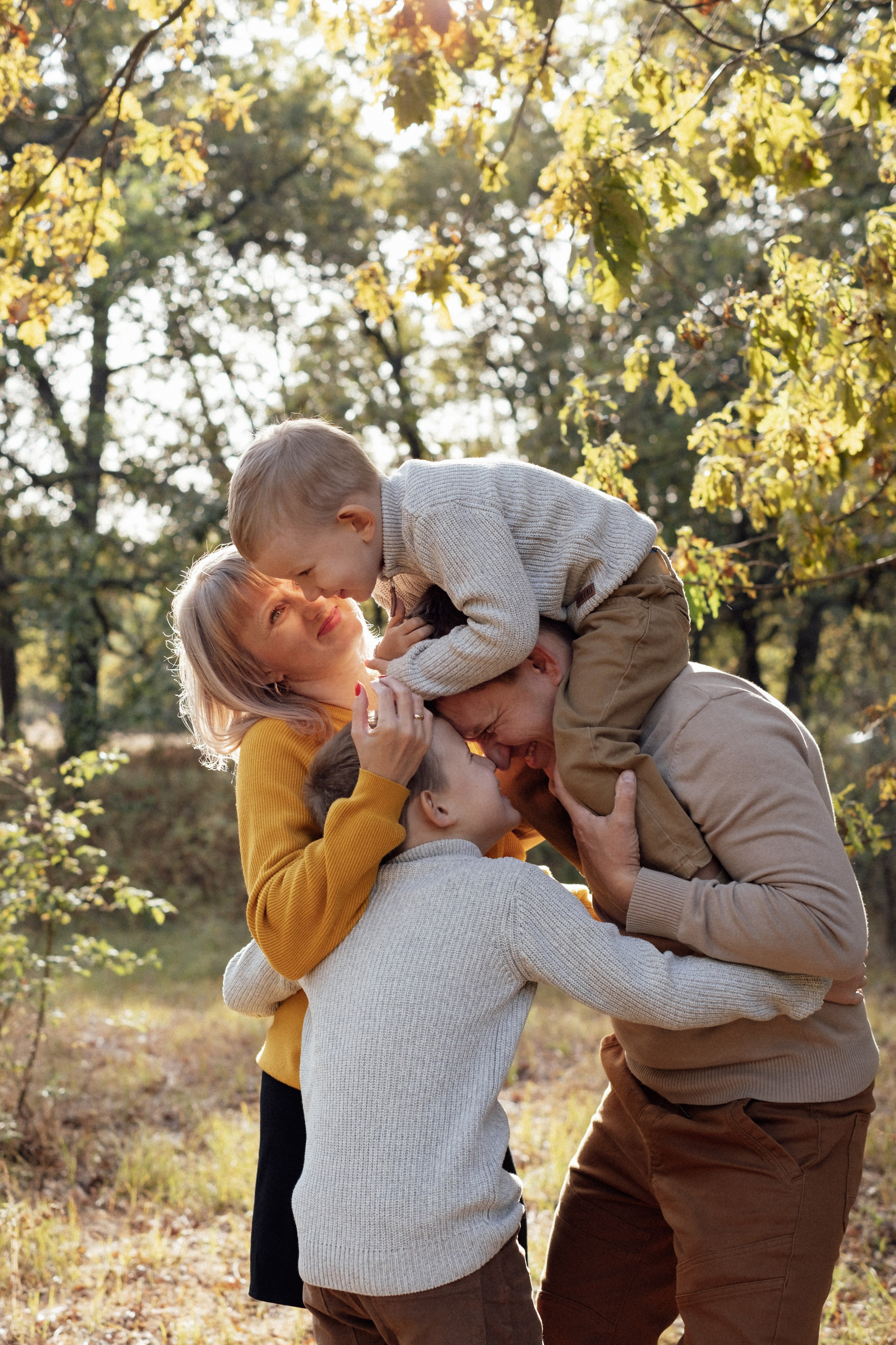 Семейная фотосессия в лесу. Свадебный и семейный фотограф г. Волгоград Биленко Ангелина