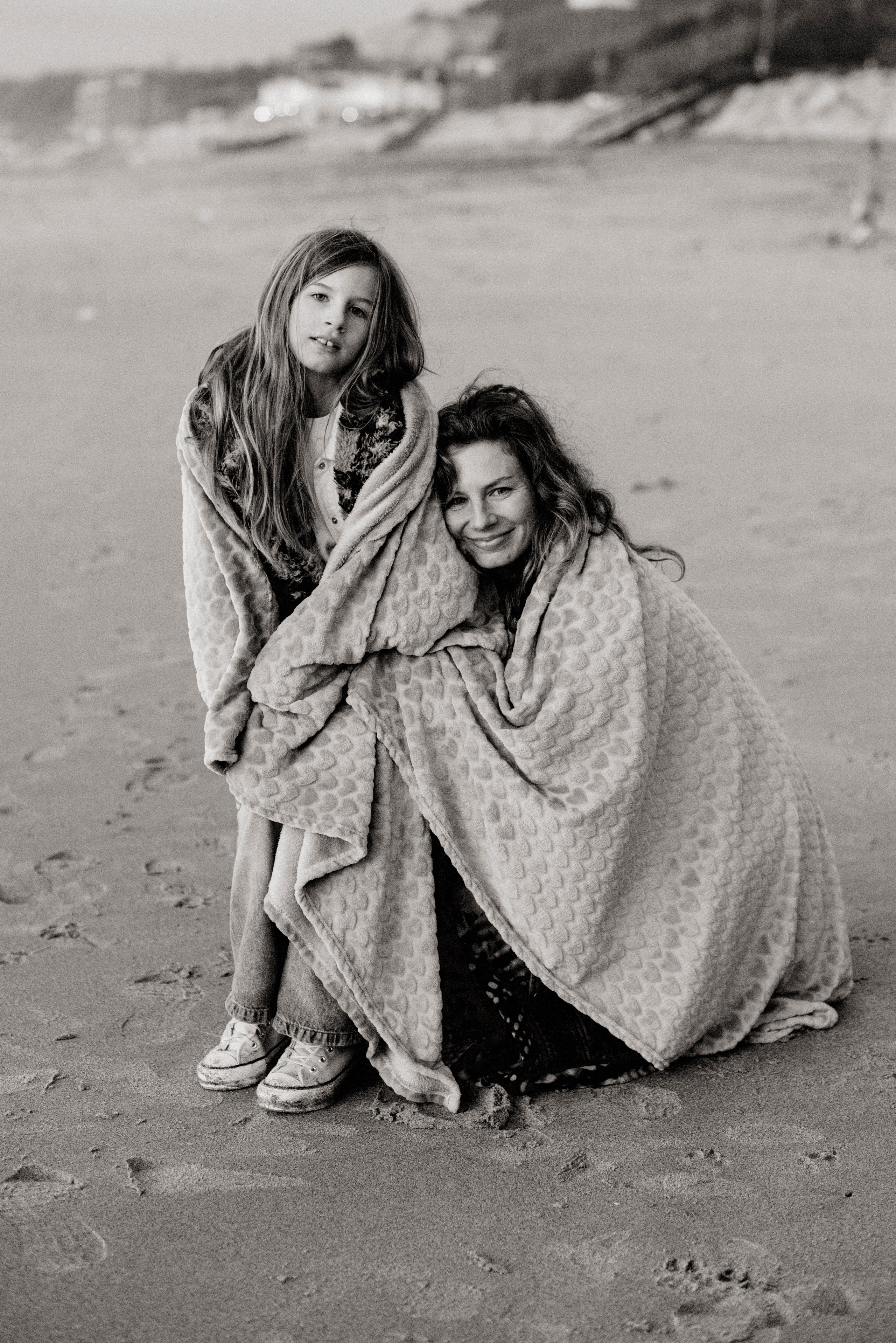 Polina Sobol — family & documentary photographer in Bern. Outdoor & urban photo sessions for families, kids and couples