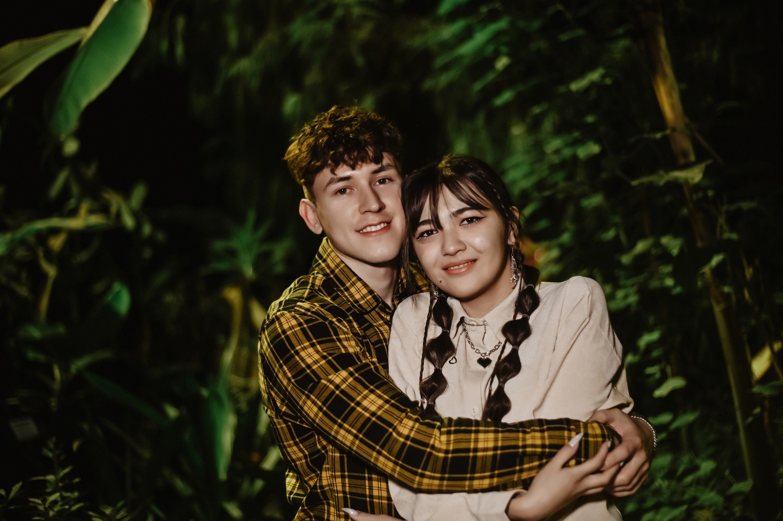 «Предложение руки и сердца» в ботаническом саду вечером. Семейный и свадебный фотограф в г. Уфа Динара