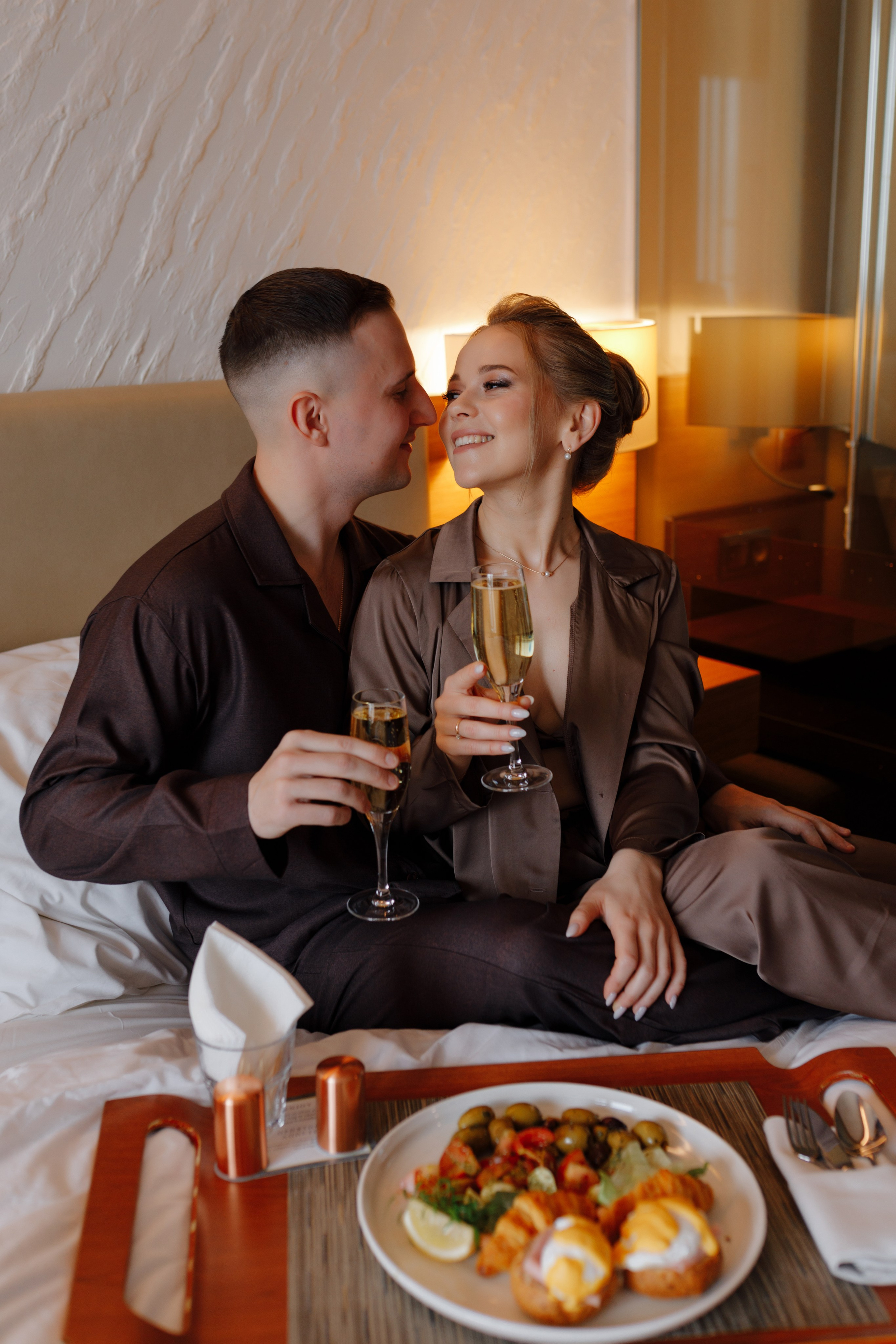 Апрельская история. Главная