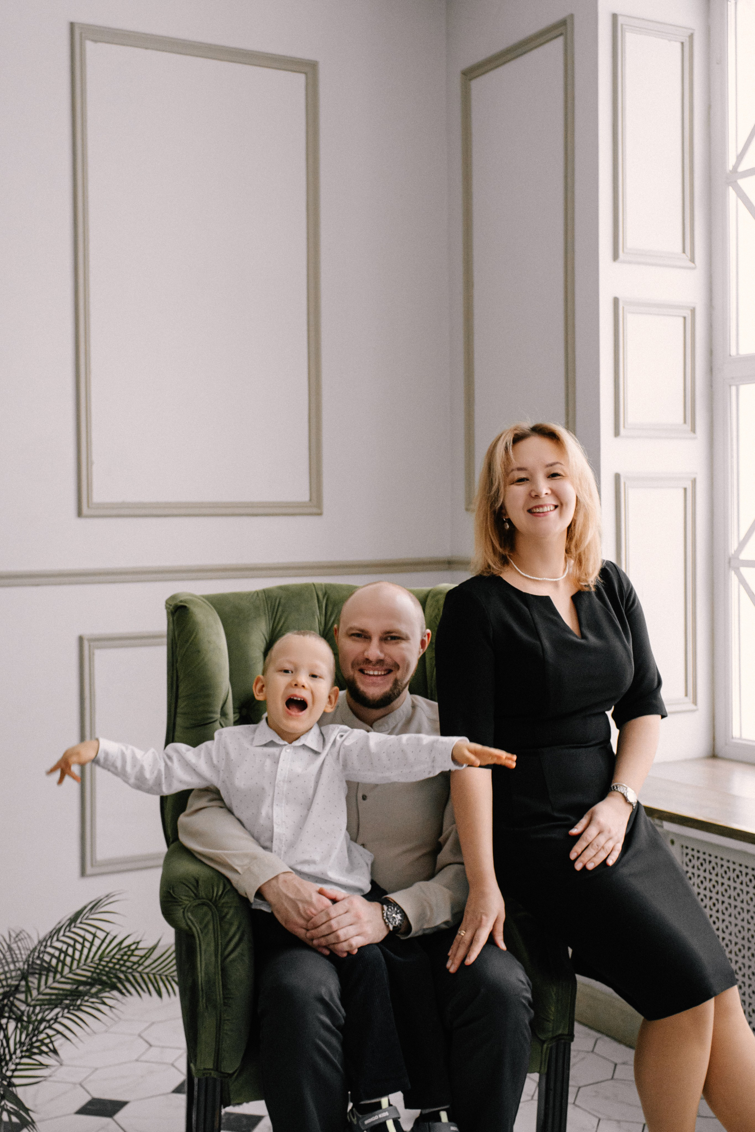 Саша и родители. LeonaStage. Фотограф в Челябинске Любовь Денисенко