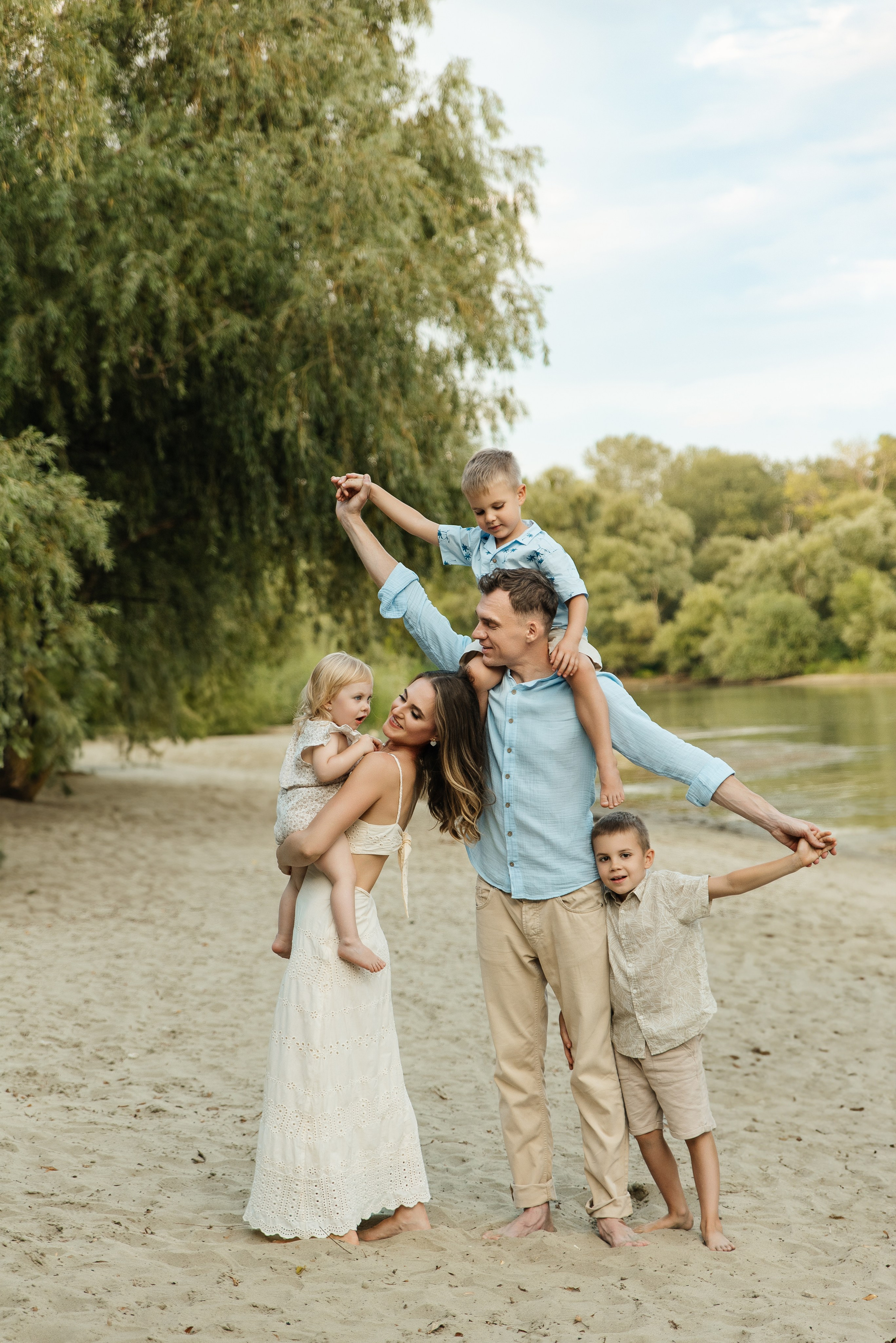 Семейная фотосессия у озера. Свадебный и семейный фотограф Кореновск/Краснодар