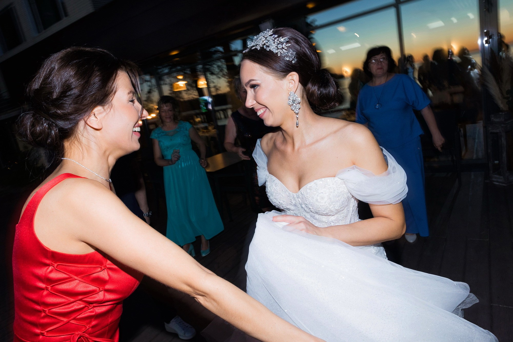 Свадебная фотосессия на берегу Горьковского моря. Свадебный фотограф в Нижнем Новгороде и Москве Сергей Воробьев