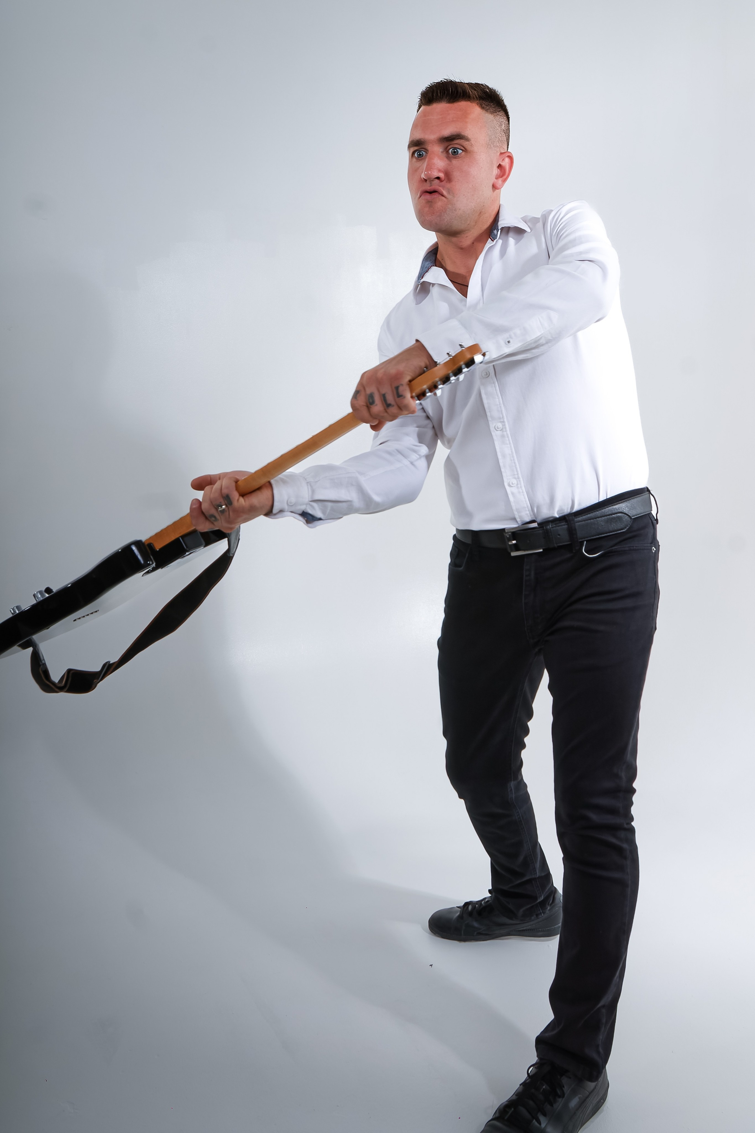 Red guitar pic. Фотограф-дизайнер Мастюнина Ирина