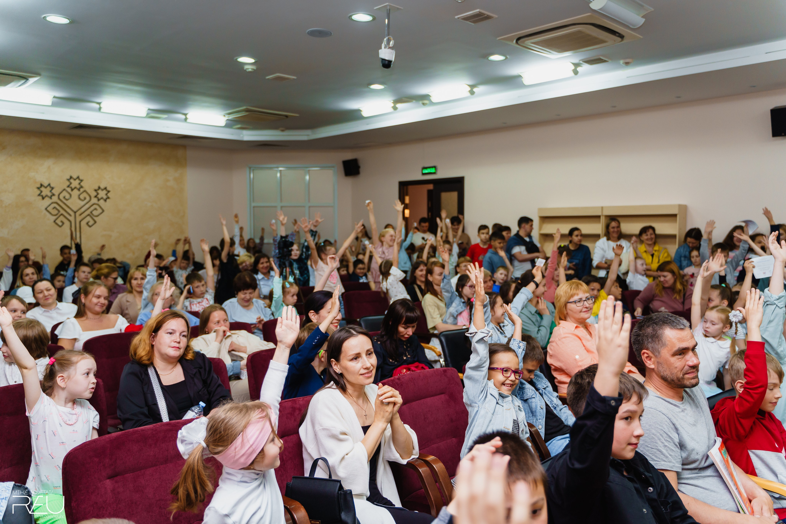 ВЫПУСКНОЙ ШКОЛЫ «Язык Для Успеха» 2023. Mike Dovetail | Портретный и репортажный фотограф