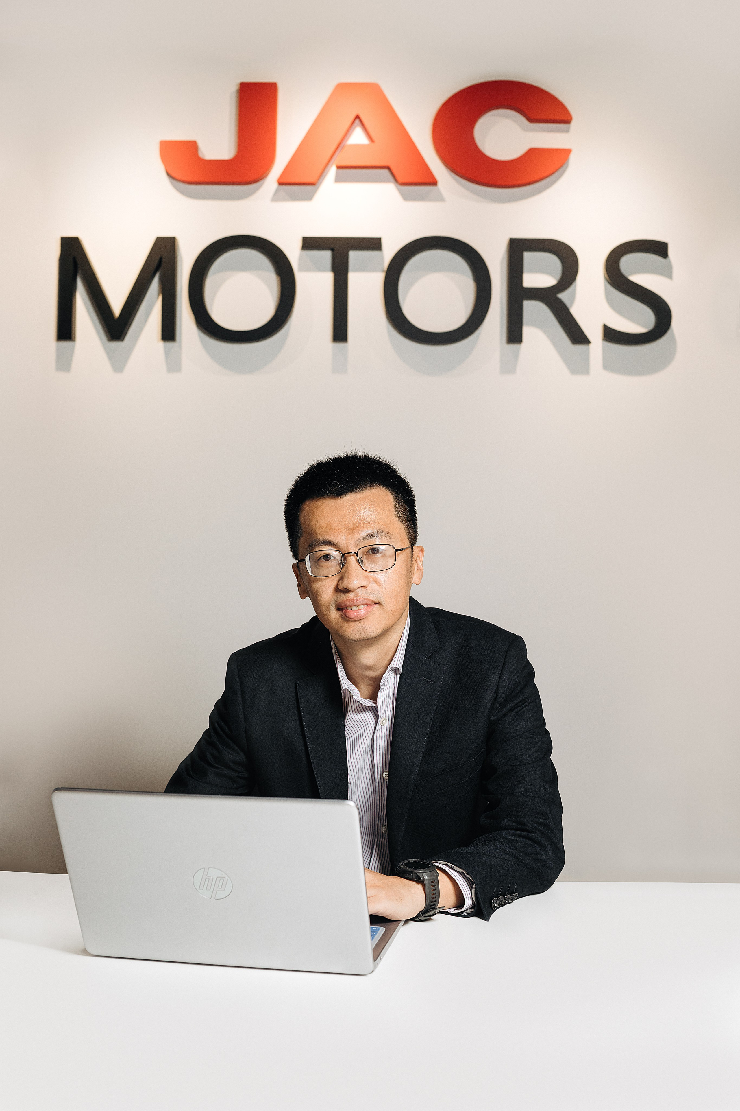 Компания JAC MOTORS. портреты для публикаций. Портретный фотограф в Москве и МО Зимина Татьяна