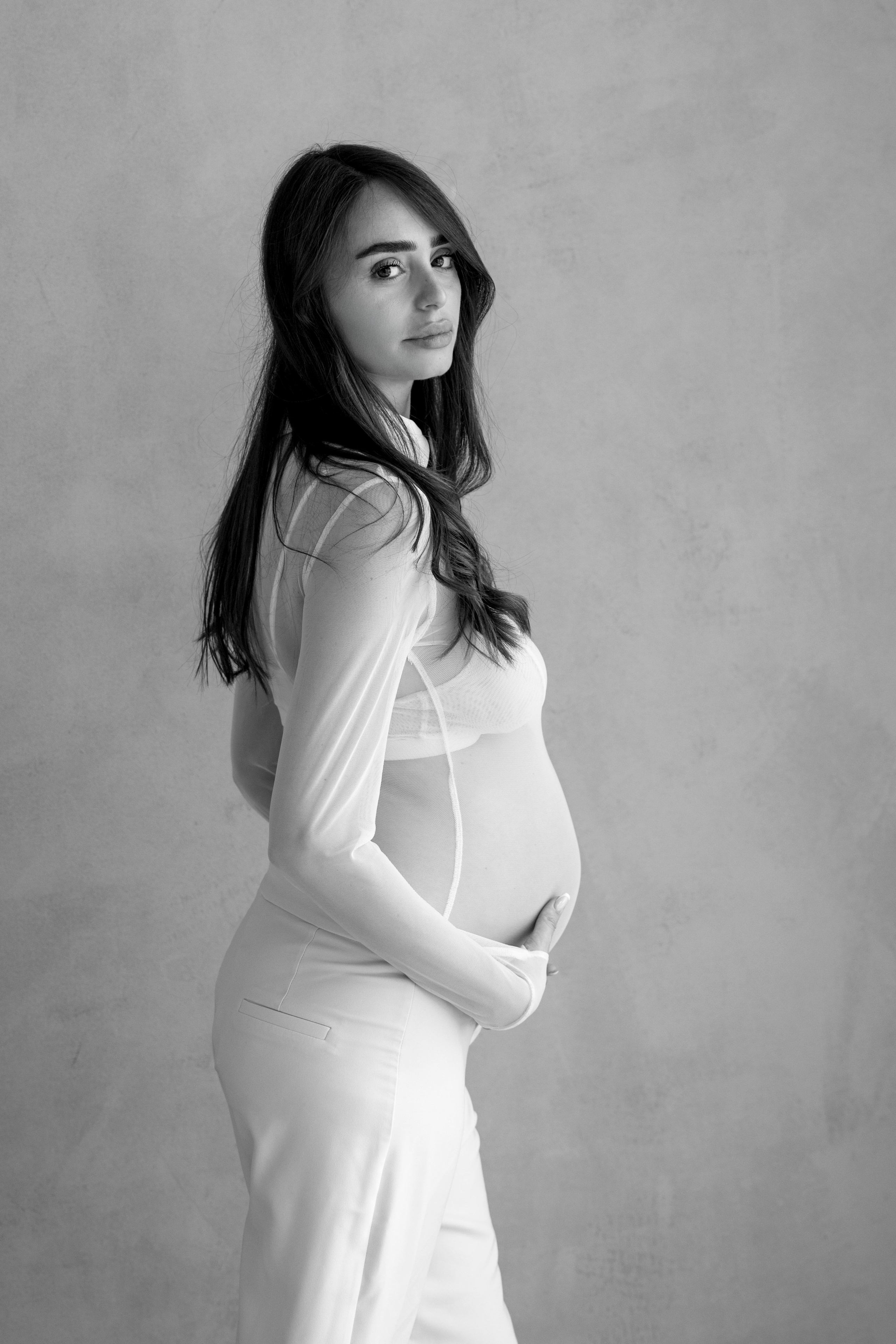 Pregnancy photoshoot inside the studio in Tel Aviv. Главная