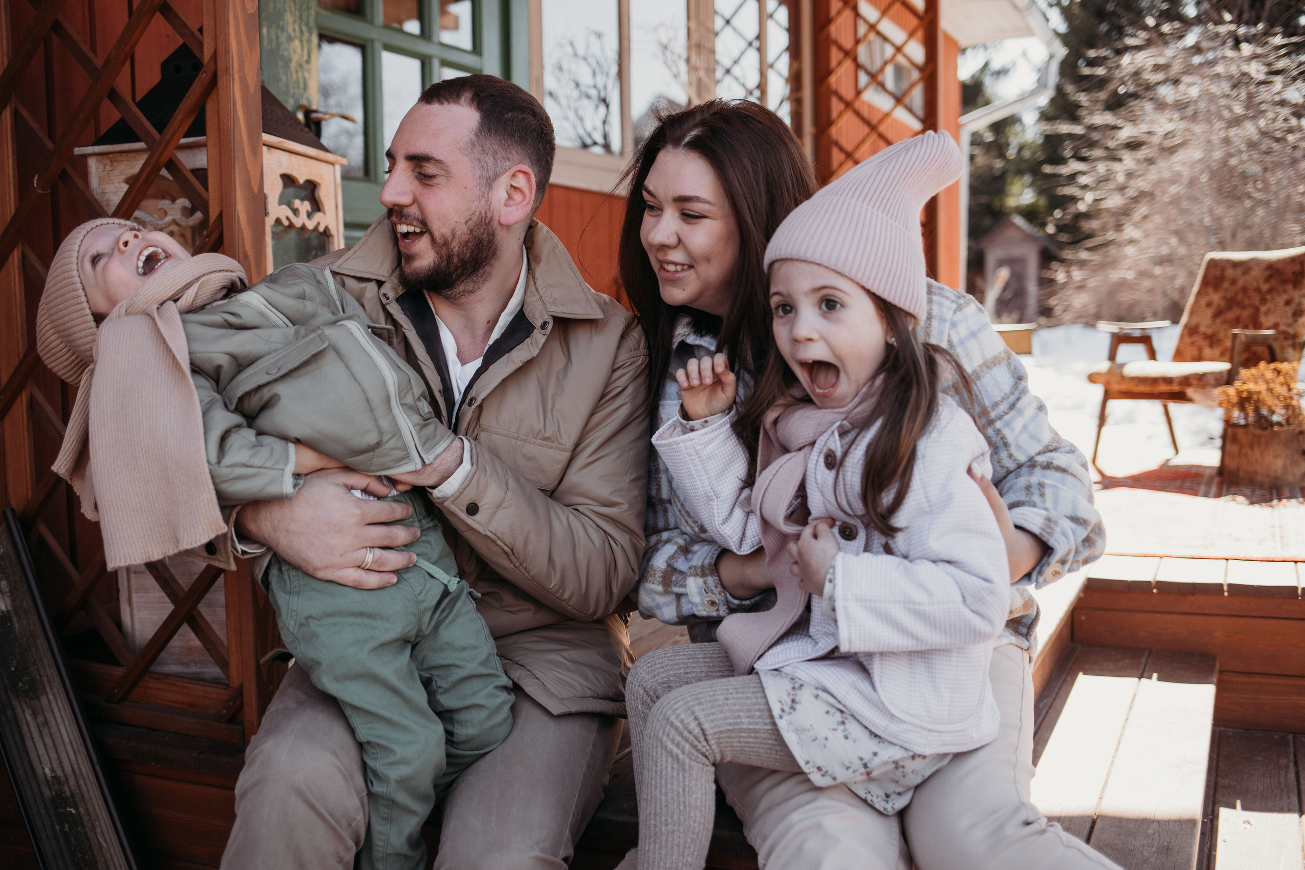 Ирина, Эдвард, Моника, Марсель. Всем привет! Меня зовут Евгения Попова и я семейный фотограф в Москве