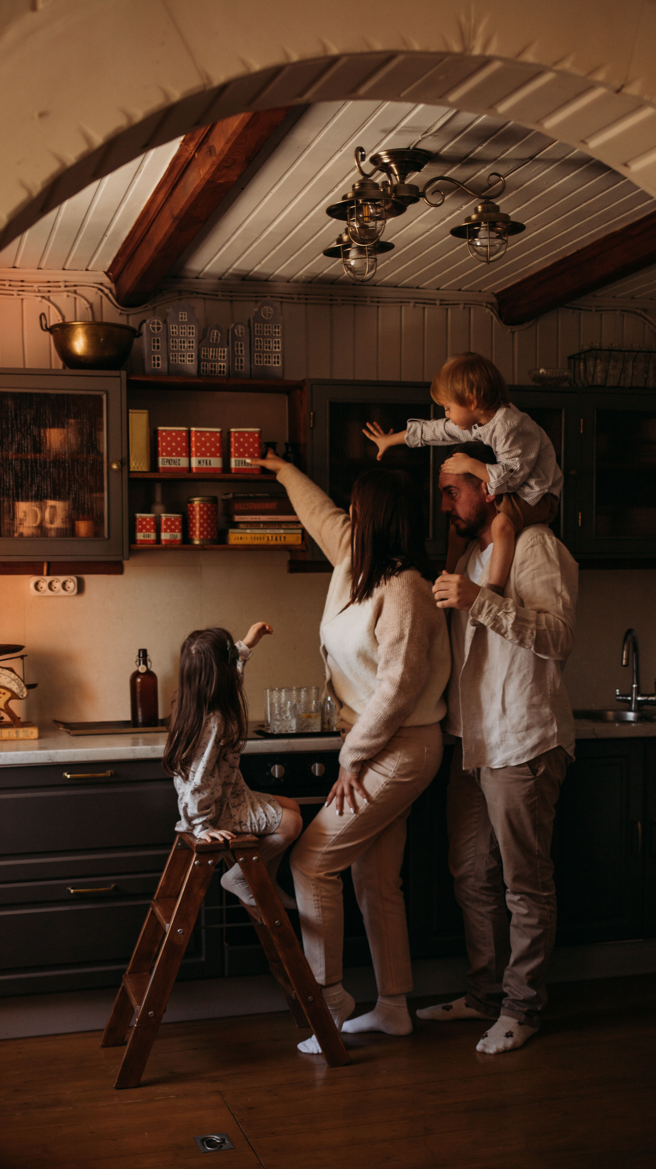 Ирина, Эдвард, Моника, Марсель. Всем привет! Меня зовут Евгения Попова и я семейный фотограф в Москве