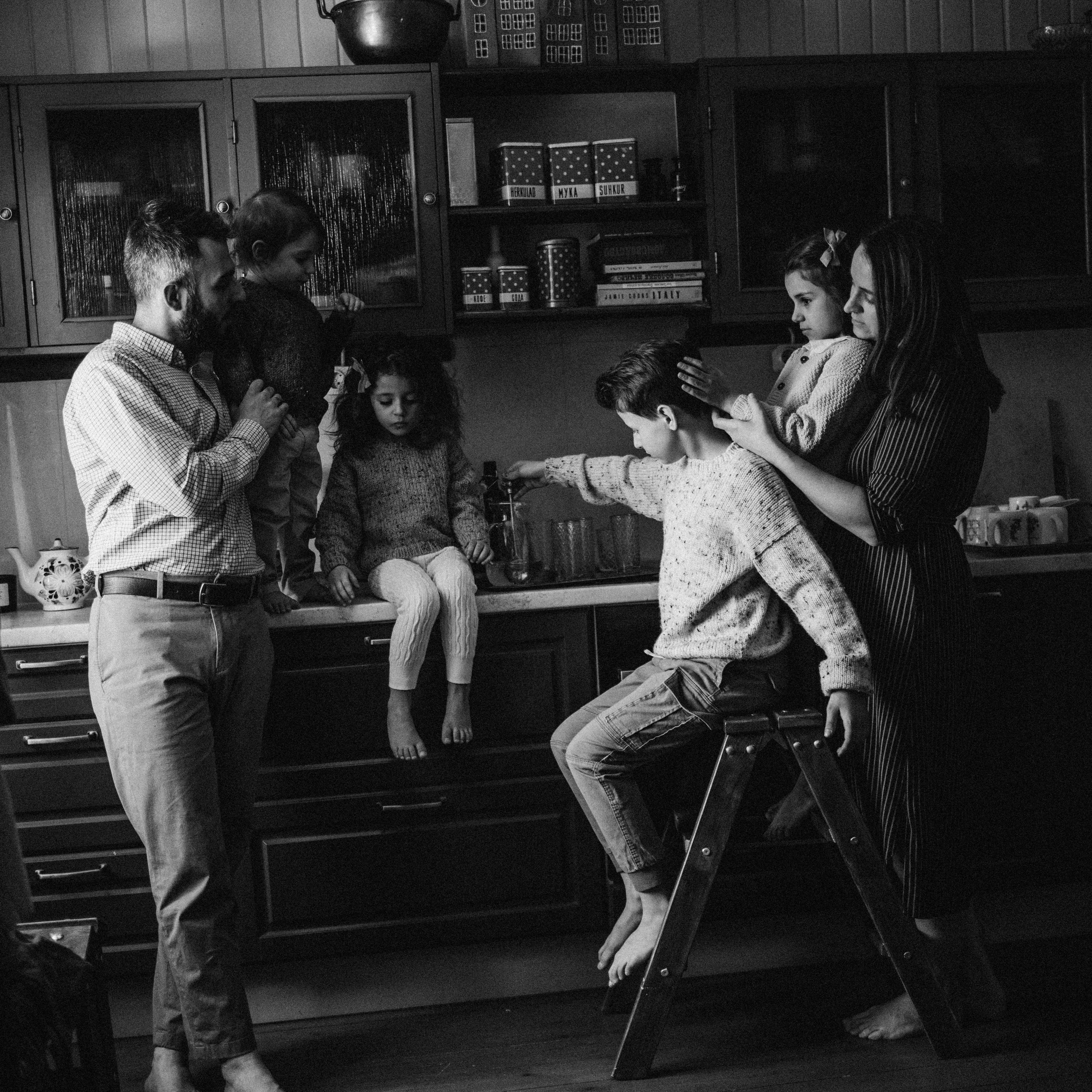 Анастасия, Манс, Паша, Маша, Саша, Федя. Всем привет! Меня зовут Евгения Попова и я семейный фотограф в Москве