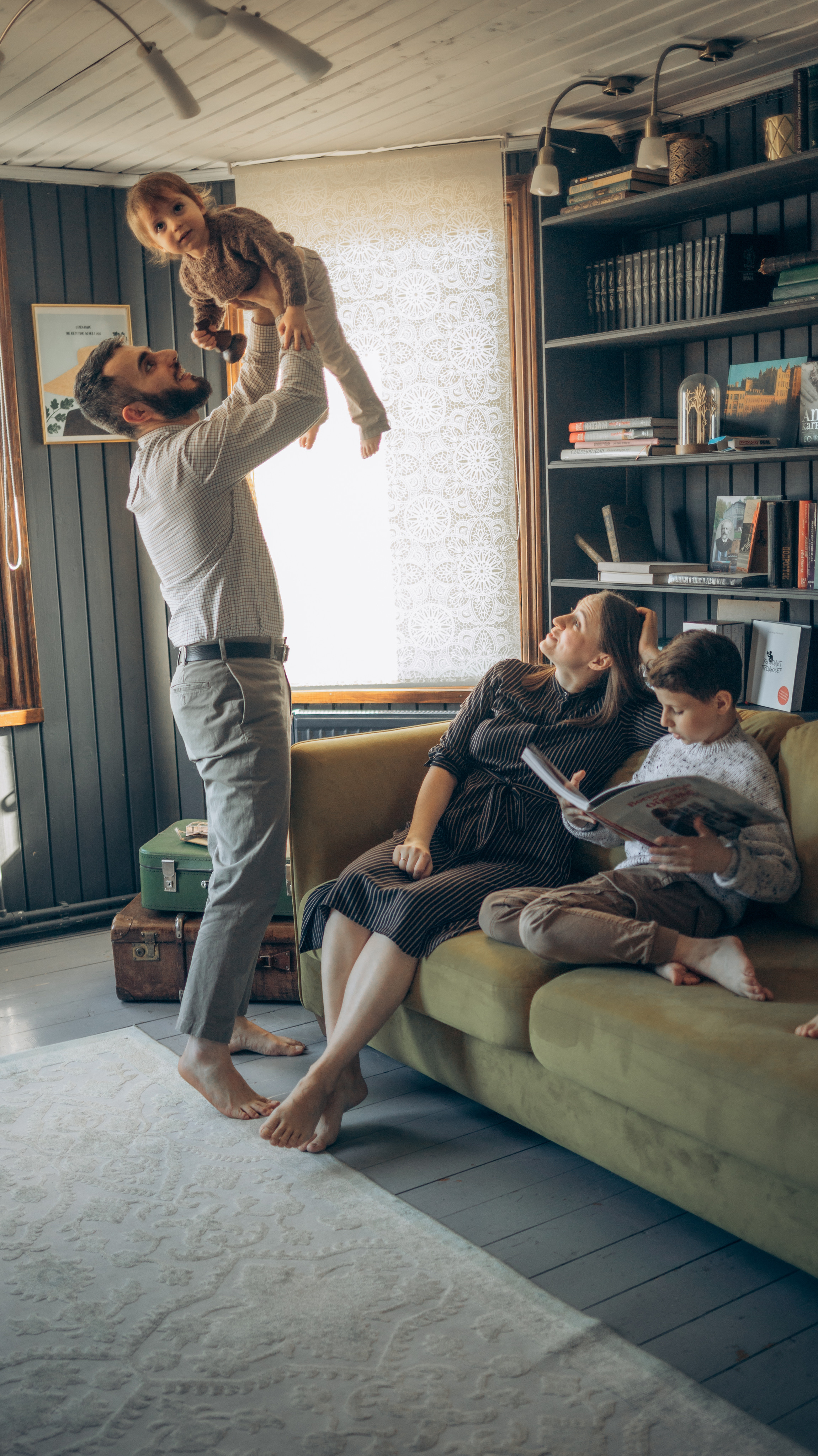 Анастасия, Манс, Паша, Маша, Саша, Федя. Всем привет! Меня зовут Евгения Попова и я семейный фотограф в Москве