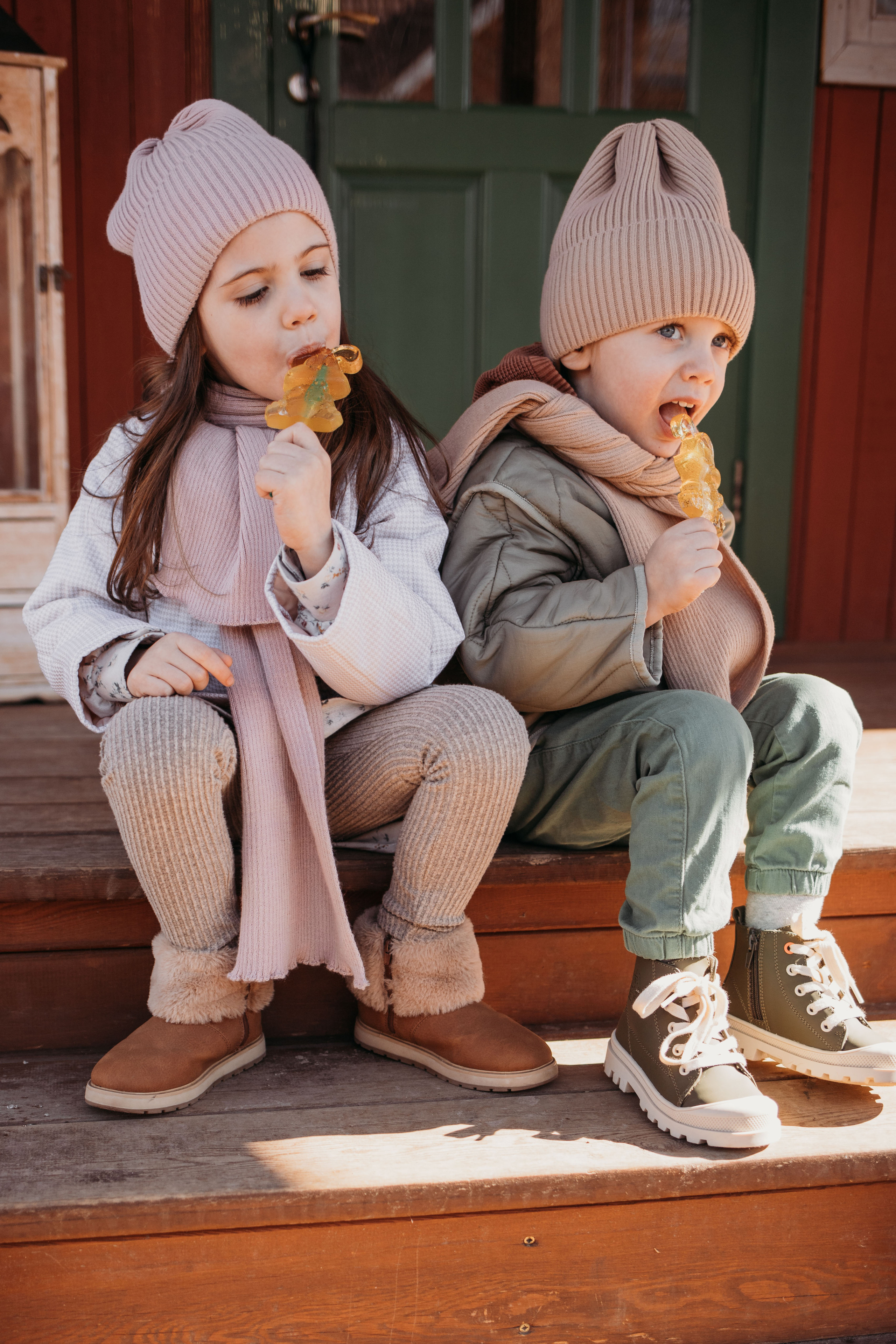 Ирина, Эдвард, Моника, Марсель. Всем привет! Меня зовут Евгения Попова и я семейный фотограф в Москве