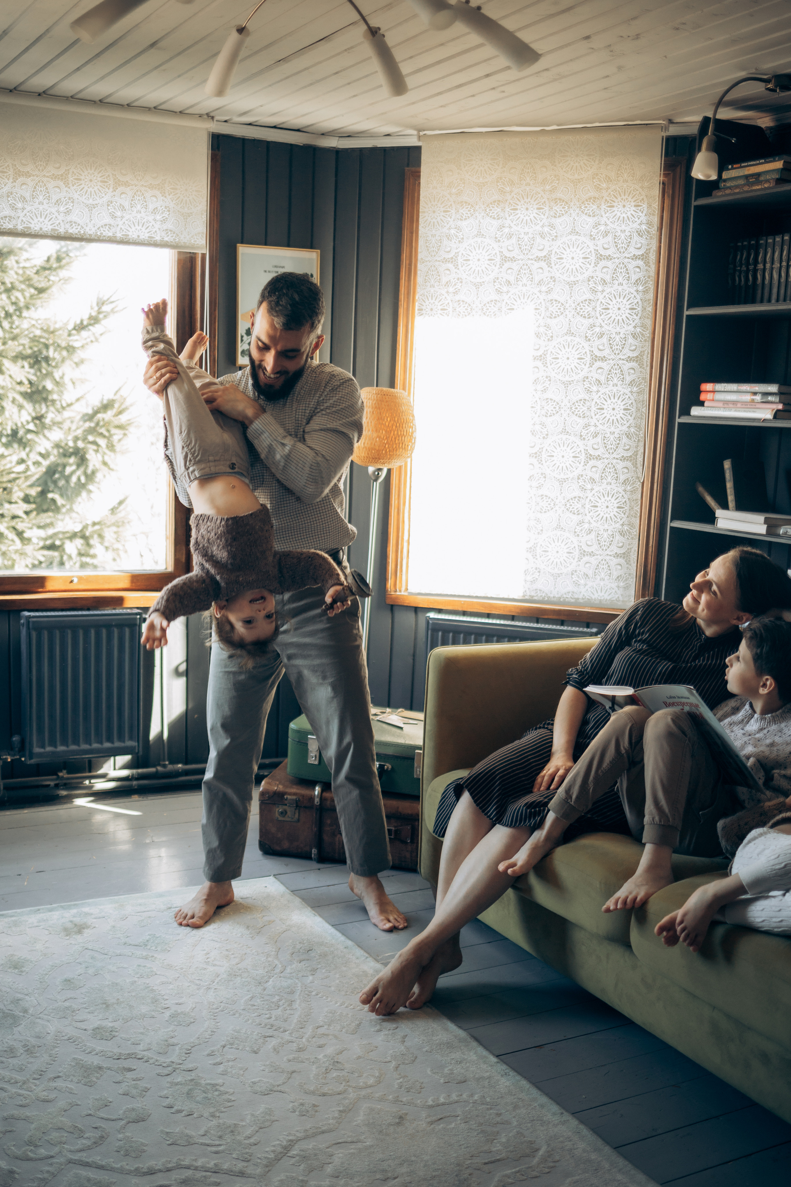 Анастасия, Манс, Паша, Маша, Саша, Федя. Всем привет! Меня зовут Евгения Попова и я семейный фотограф в Москве