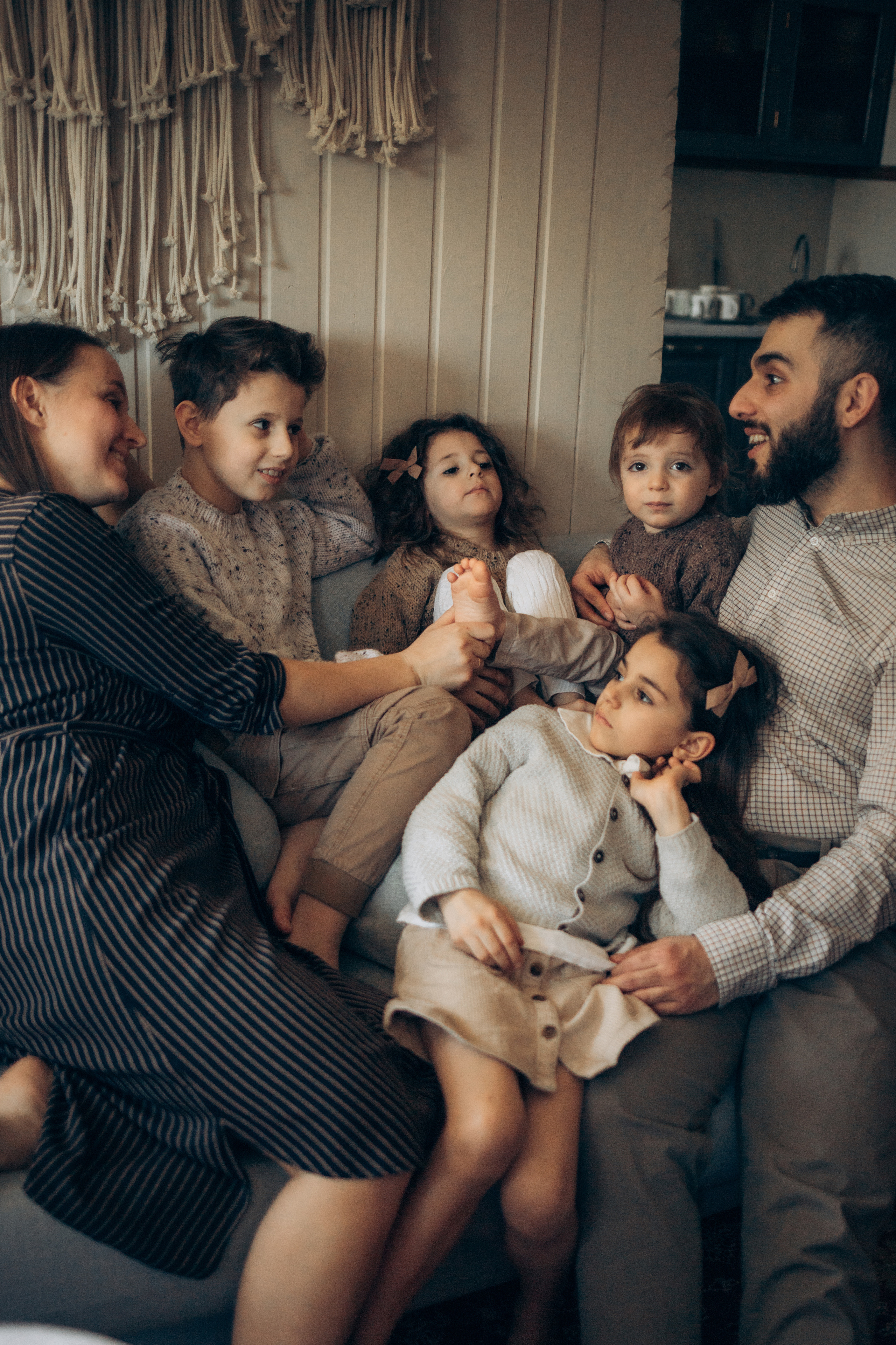 Анастасия, Манс, Паша, Маша, Саша, Федя. Всем привет! Меня зовут Евгения Попова и я семейный фотограф в Москве