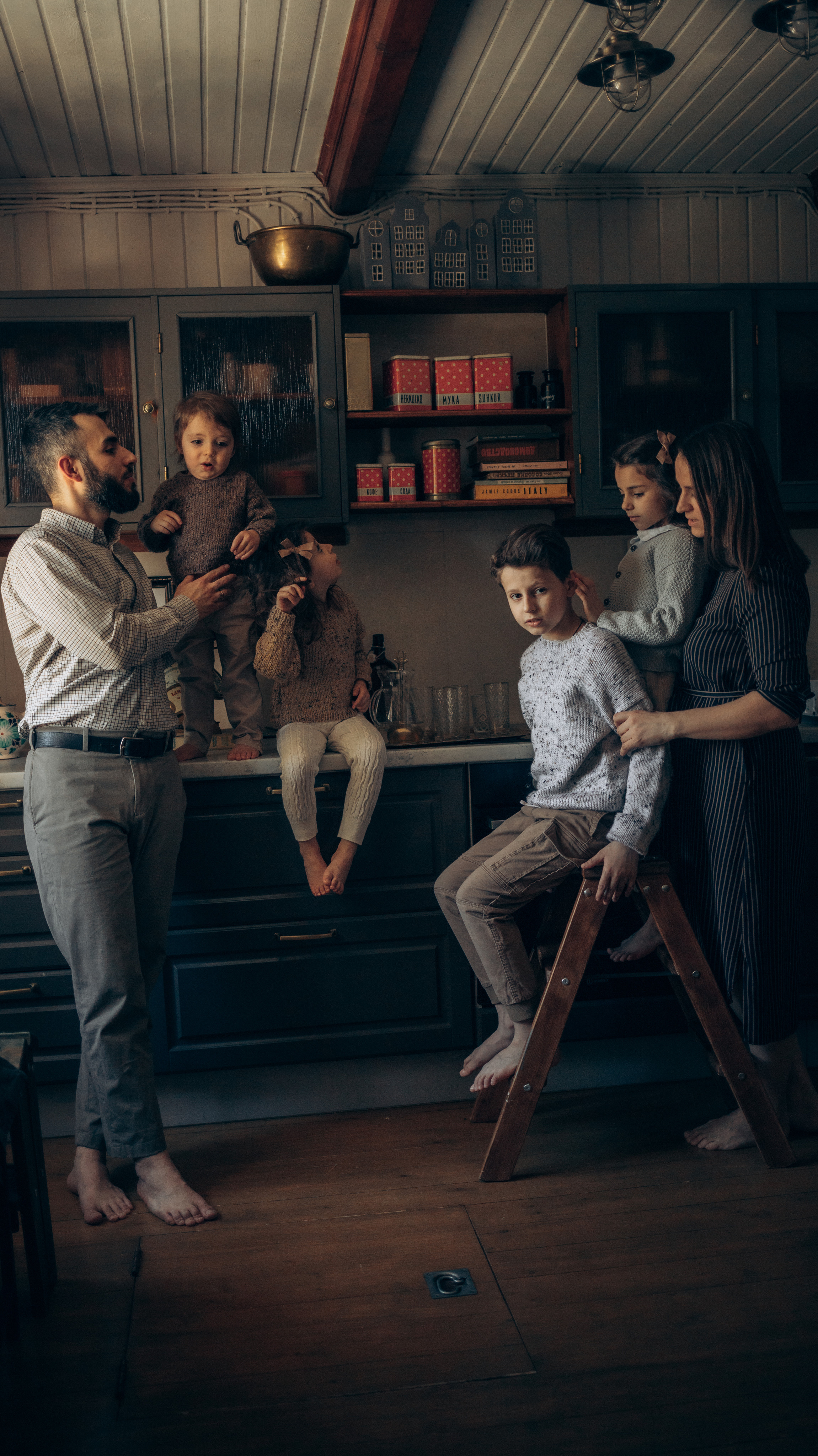 Анастасия, Манс, Паша, Маша, Саша, Федя. Всем привет! Меня зовут Евгения Попова и я семейный фотограф в Москве