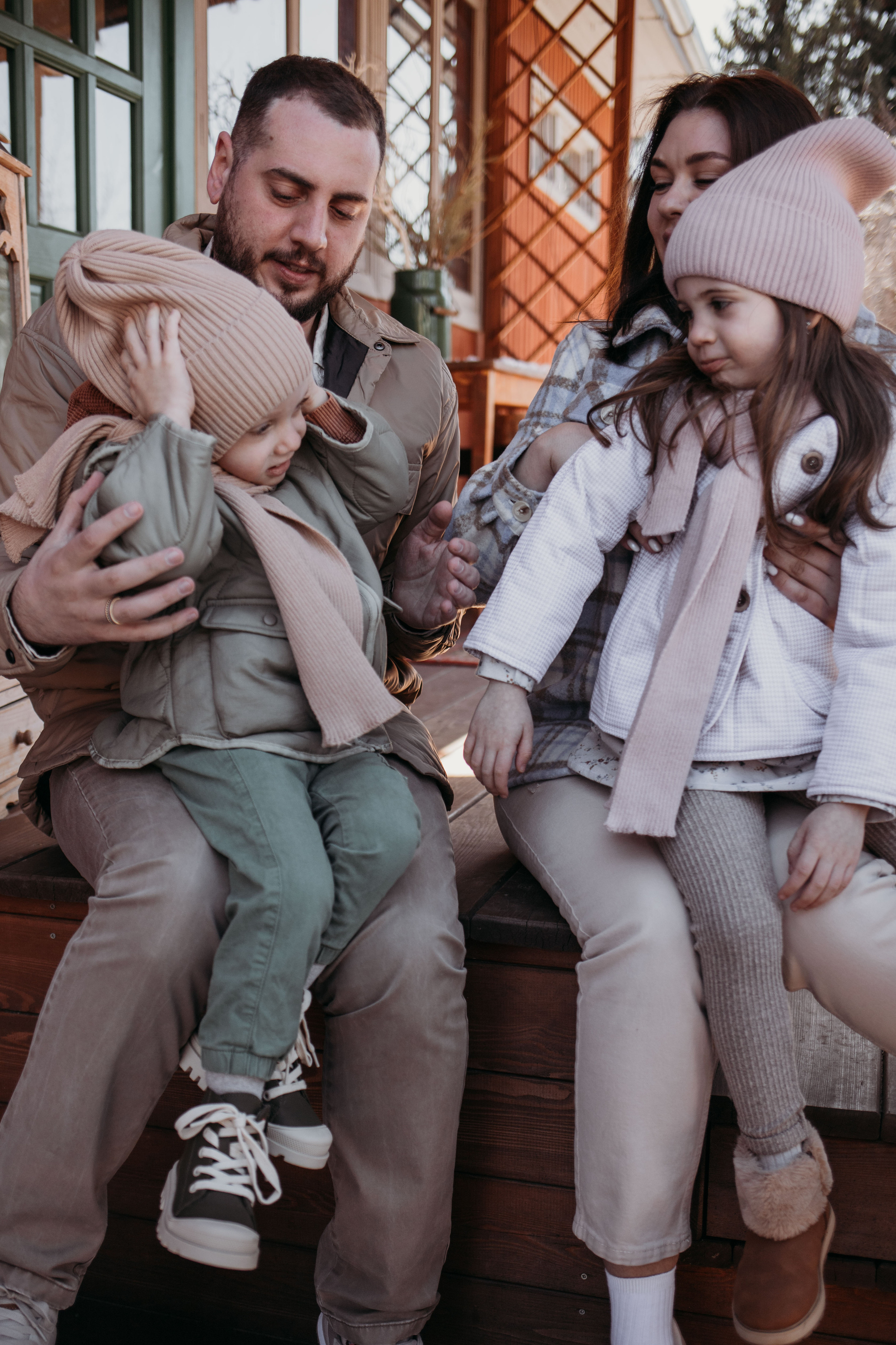 Ирина, Эдвард, Моника, Марсель. Всем привет! Меня зовут Евгения Попова и я семейный фотограф в Москве