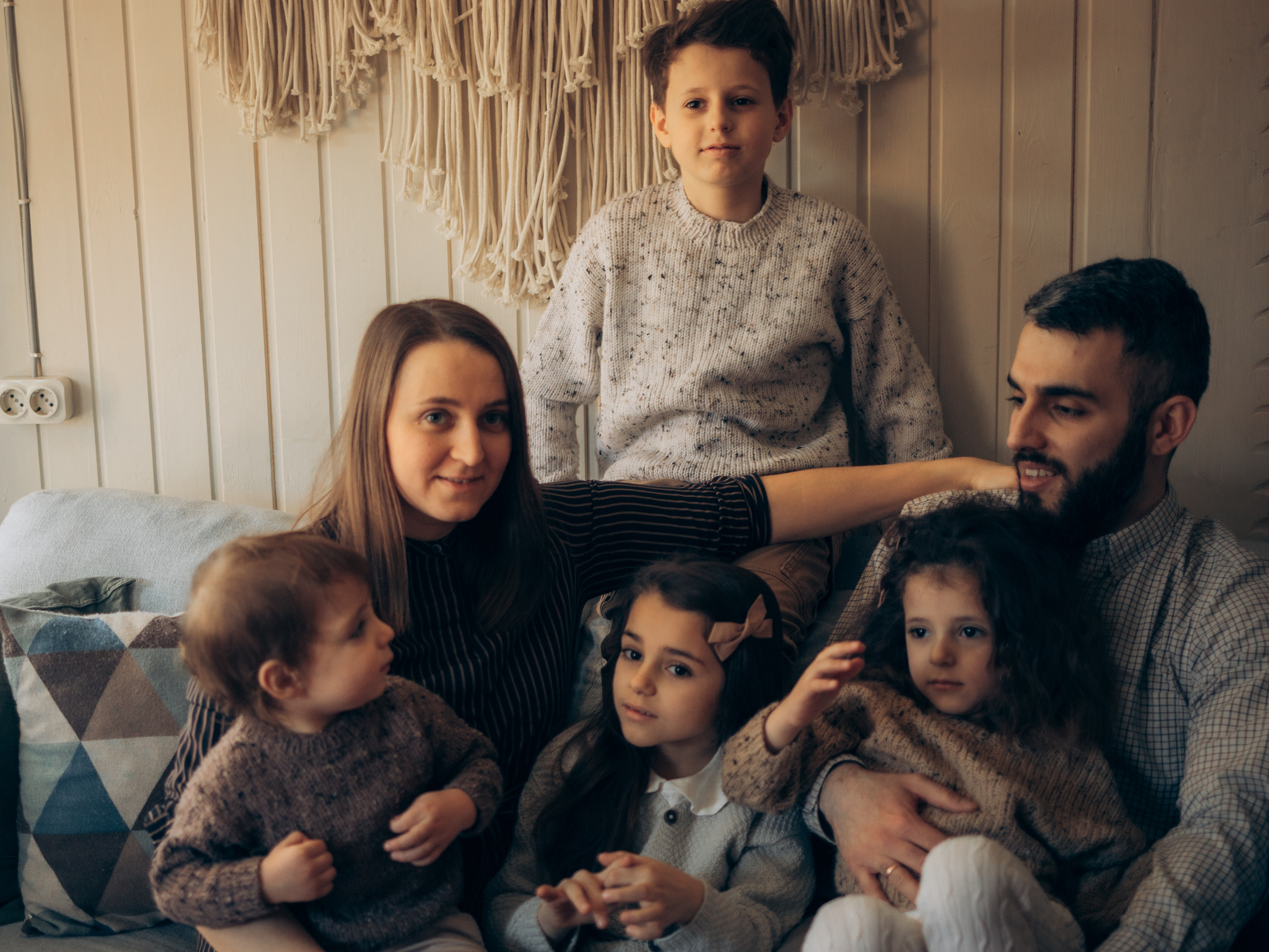 Анастасия, Манс, Паша, Маша, Саша, Федя. Всем привет! Меня зовут Евгения Попова и я семейный фотограф в Москве