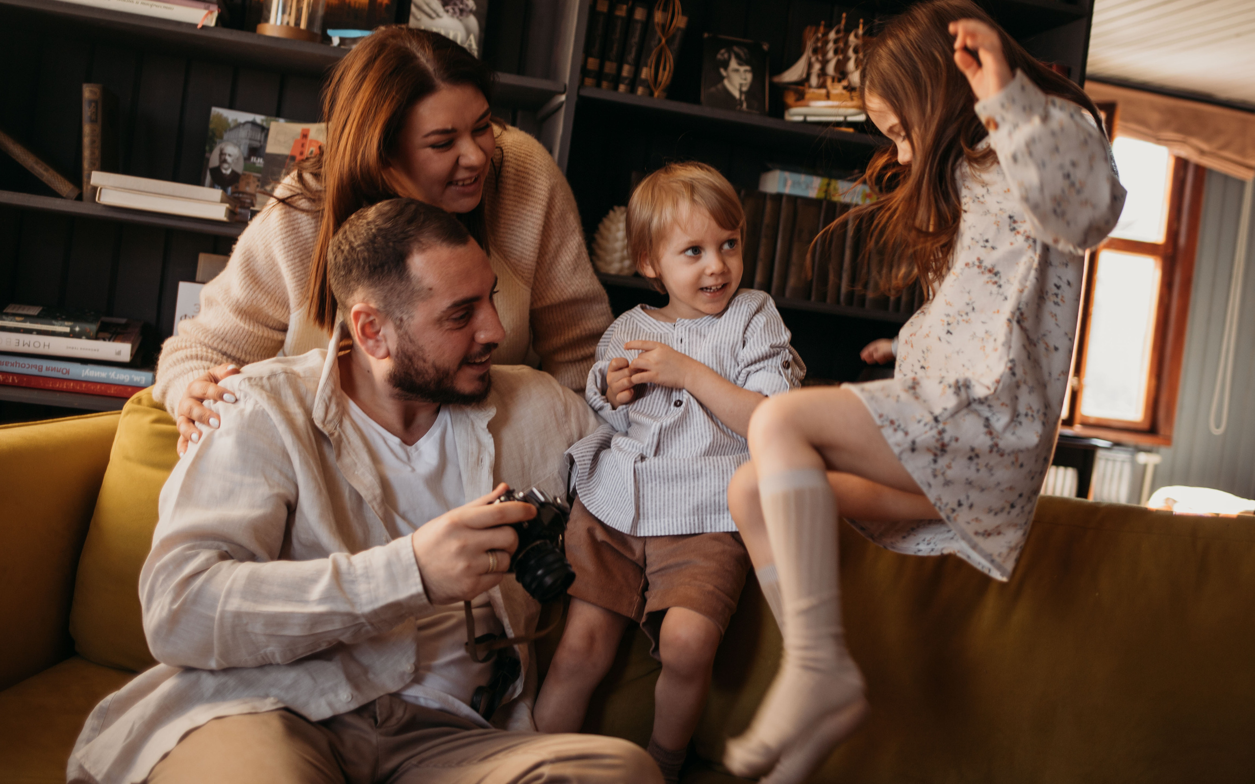 Ирина, Эдвард, Моника, Марсель. Всем привет! Меня зовут Евгения Попова и я семейный фотограф в Москве