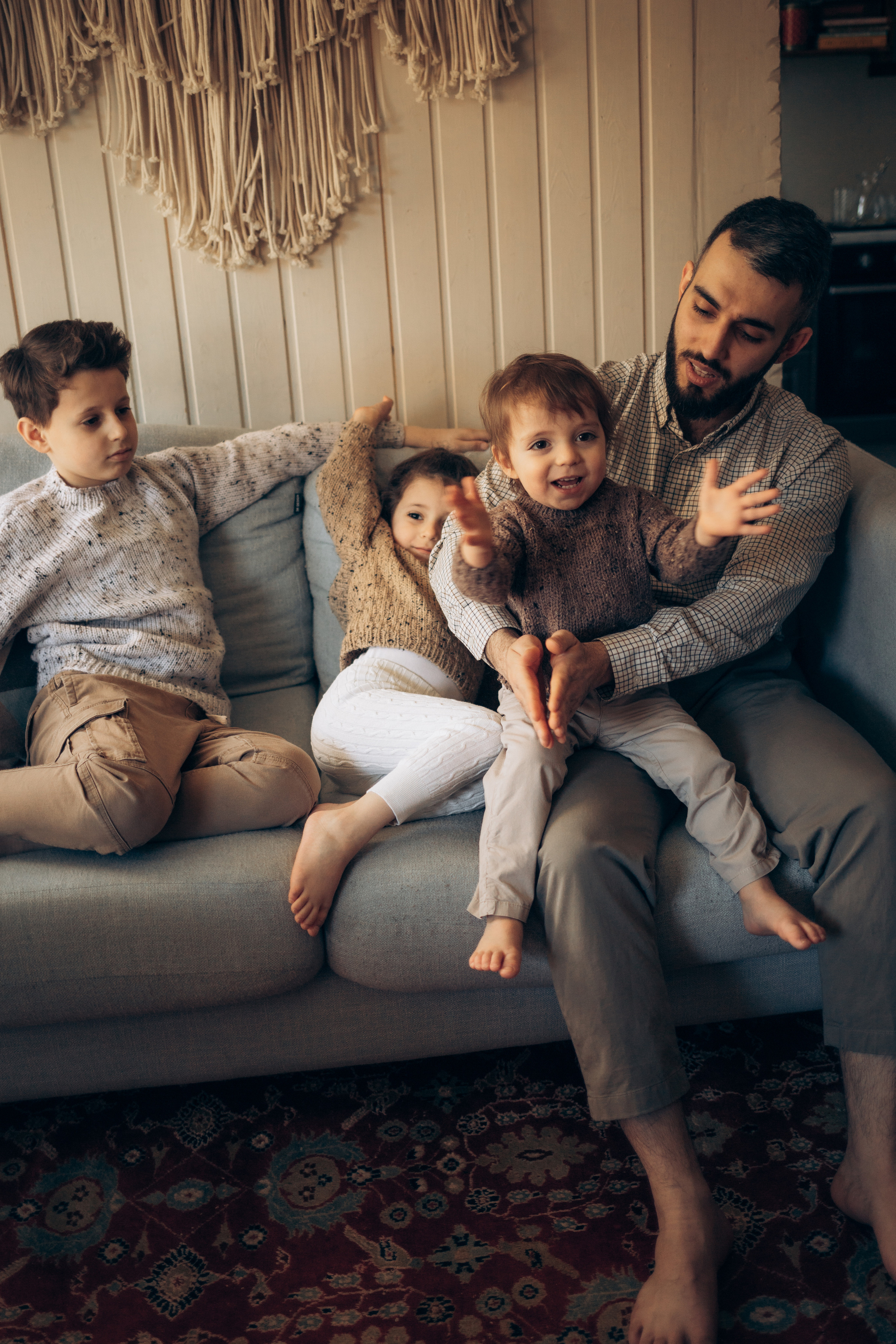 Анастасия, Манс, Паша, Маша, Саша, Федя. Всем привет! Меня зовут Евгения Попова и я семейный фотограф в Москве