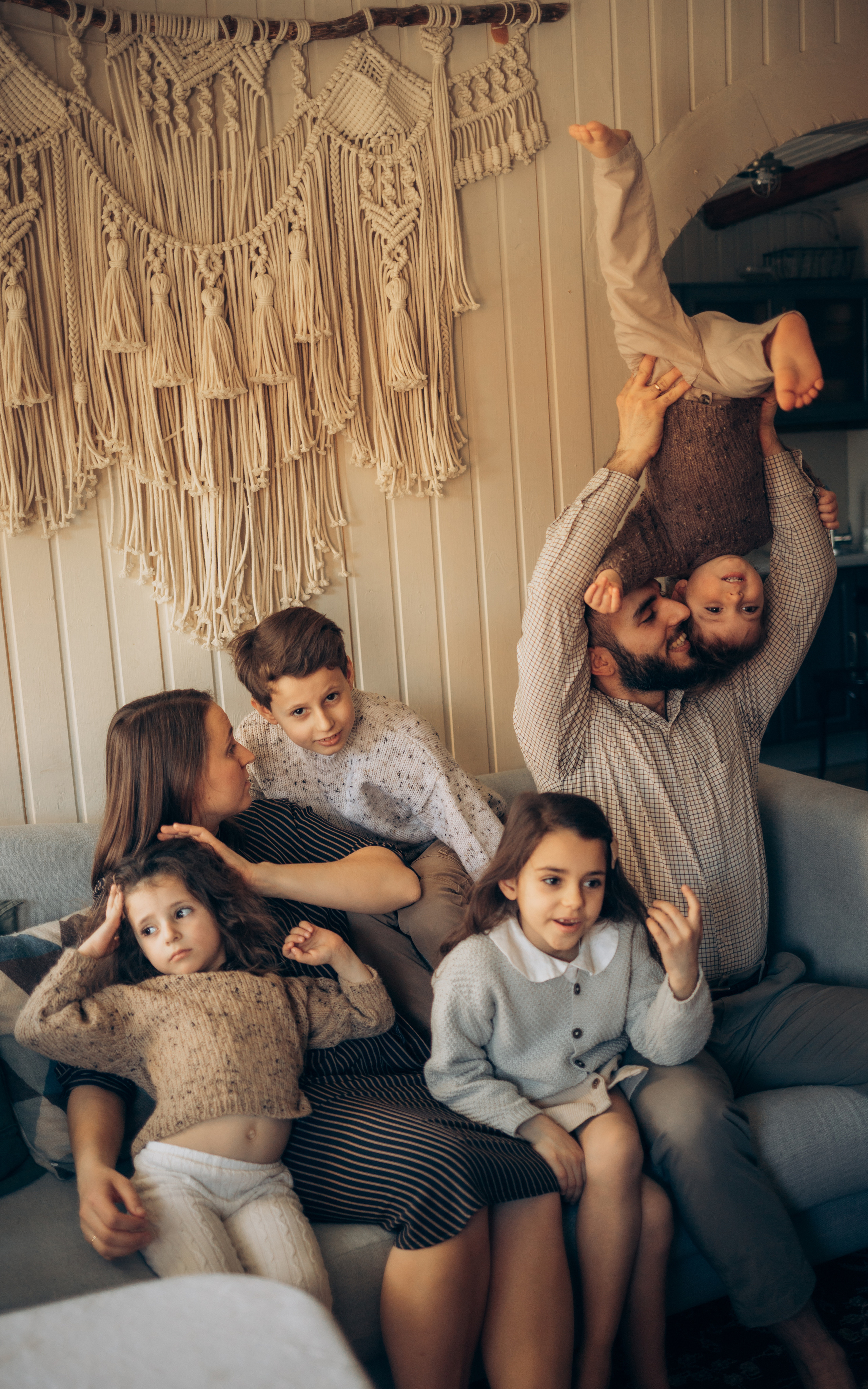 Анастасия, Манс, Паша, Маша, Саша, Федя. Всем привет! Меня зовут Евгения Попова и я семейный фотограф в Москве