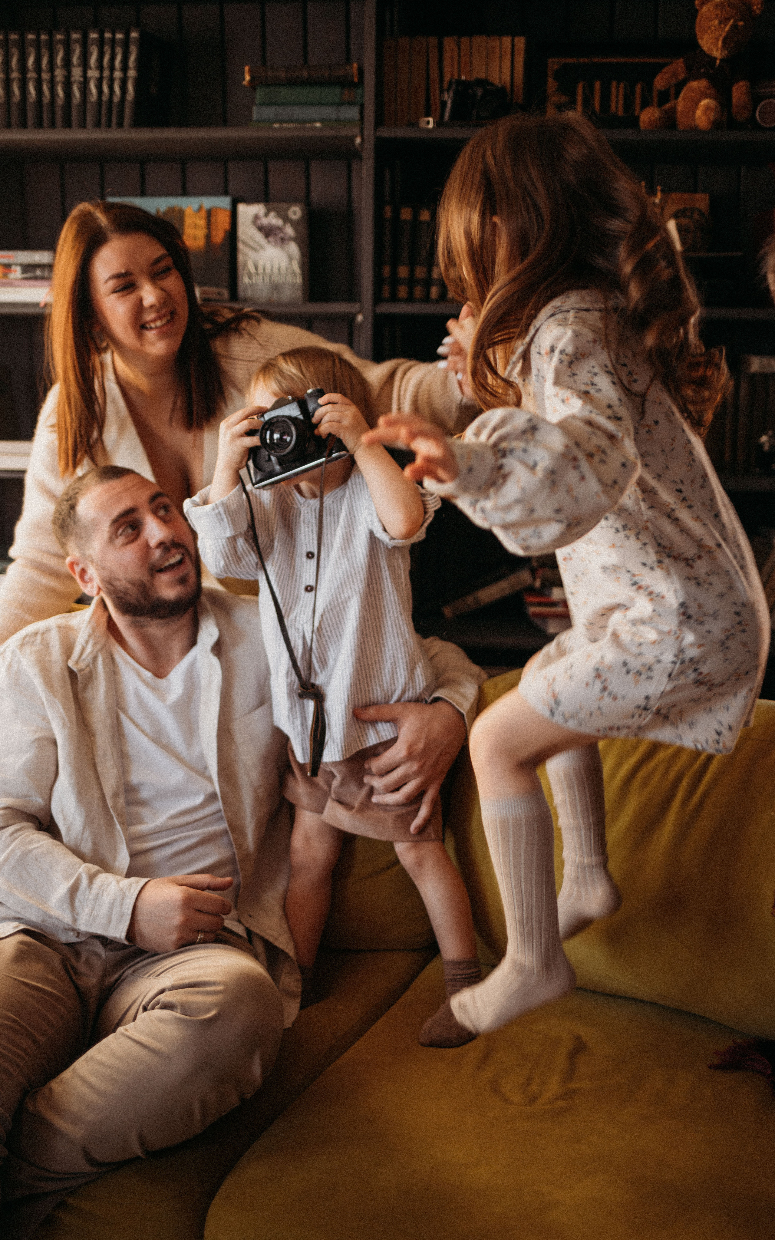 Ирина, Эдвард, Моника, Марсель. Всем привет! Меня зовут Евгения Попова и я семейный фотограф в Москве