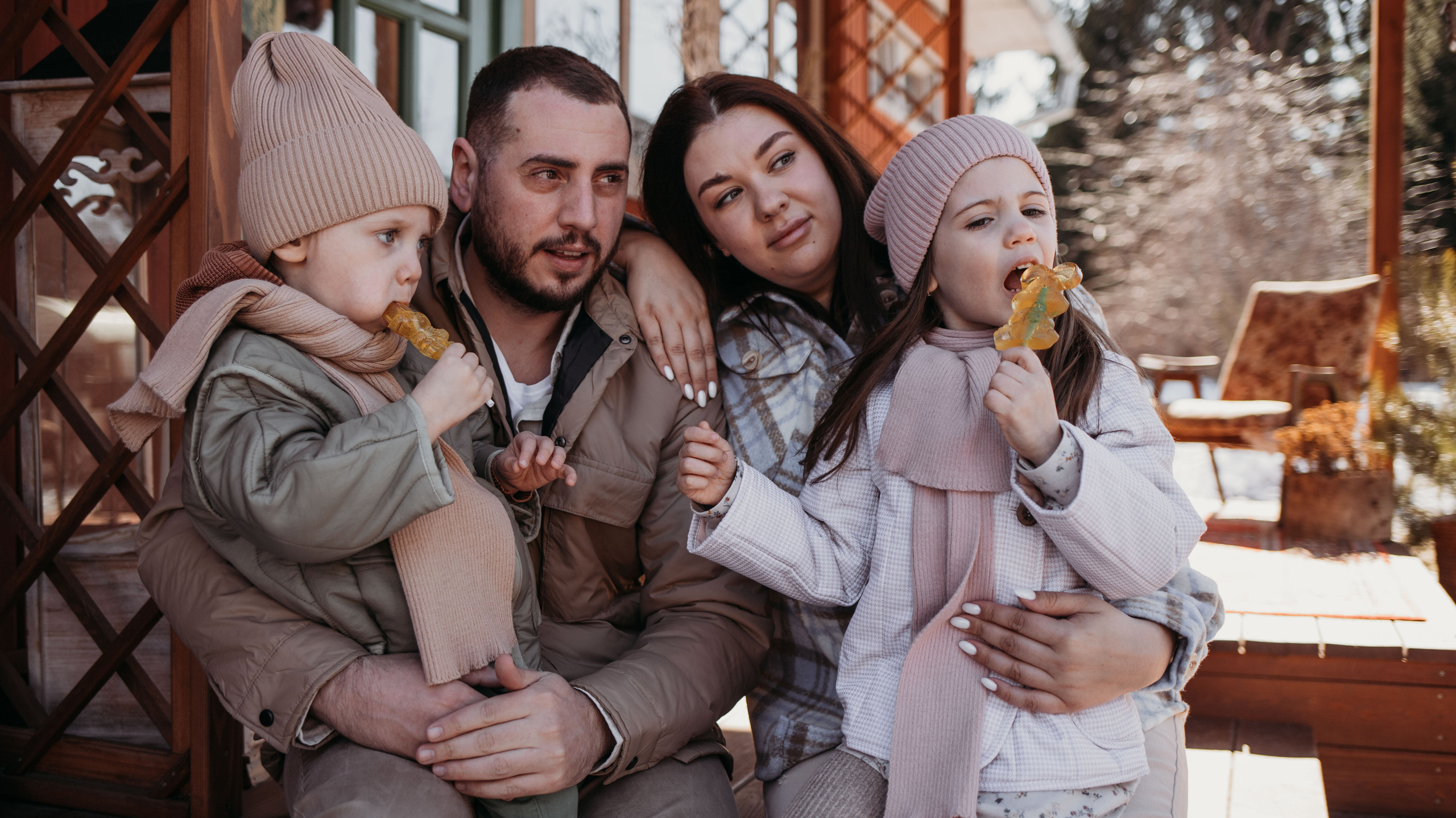 Ирина, Эдвард, Моника, Марсель. Всем привет! Меня зовут Евгения Попова и я семейный фотограф в Москве