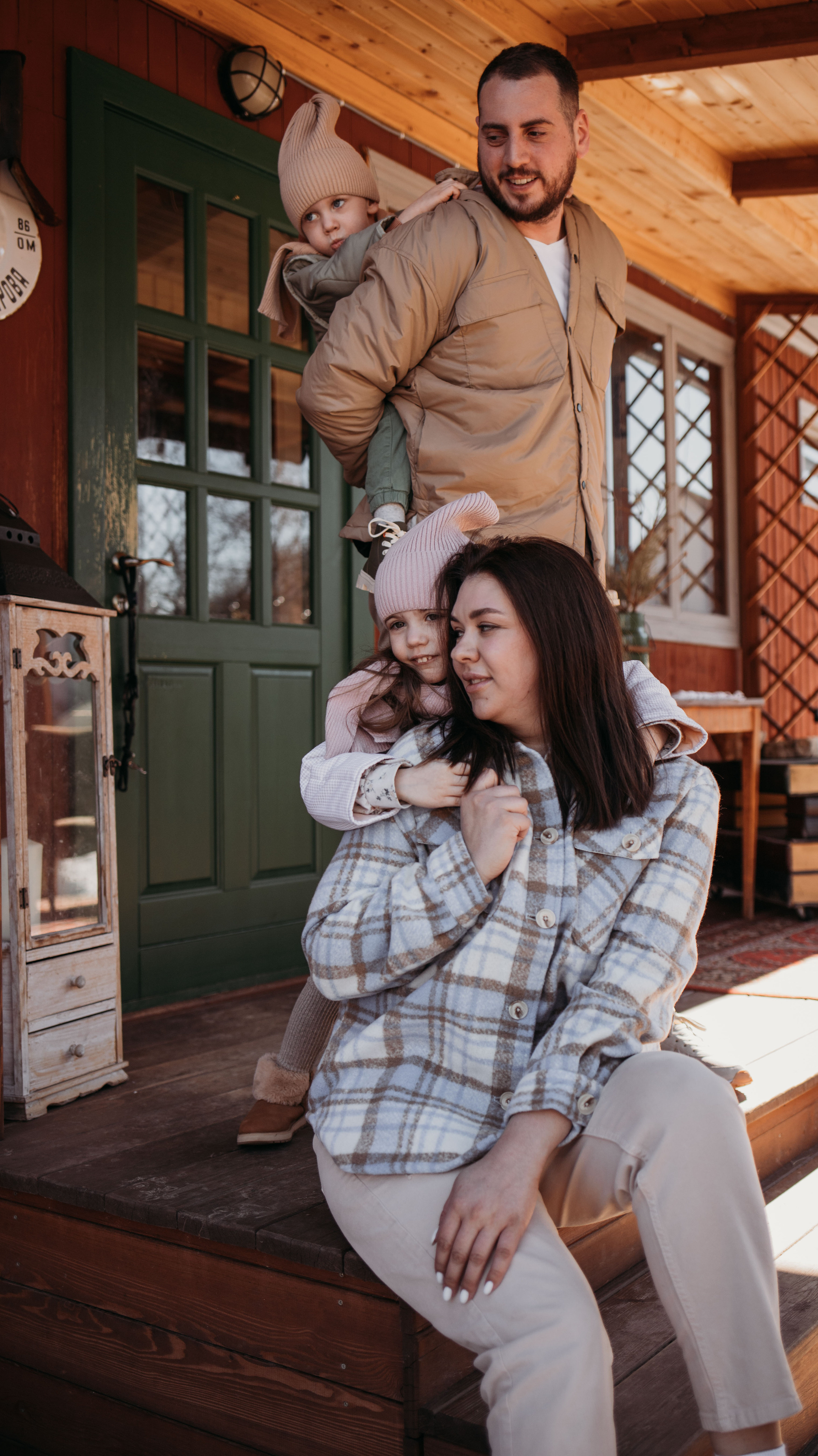 Ирина, Эдвард, Моника, Марсель. Всем привет! Меня зовут Евгения Попова и я семейный фотограф в Москве