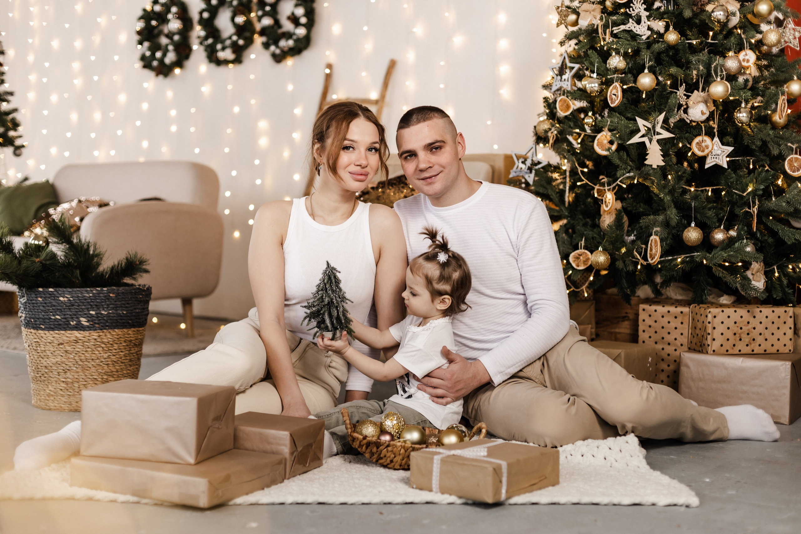 Новогодние семейные съёмки в фотостудии. Свадебный и семейный фотограф Дарья Осипова (Никитина). Саратов