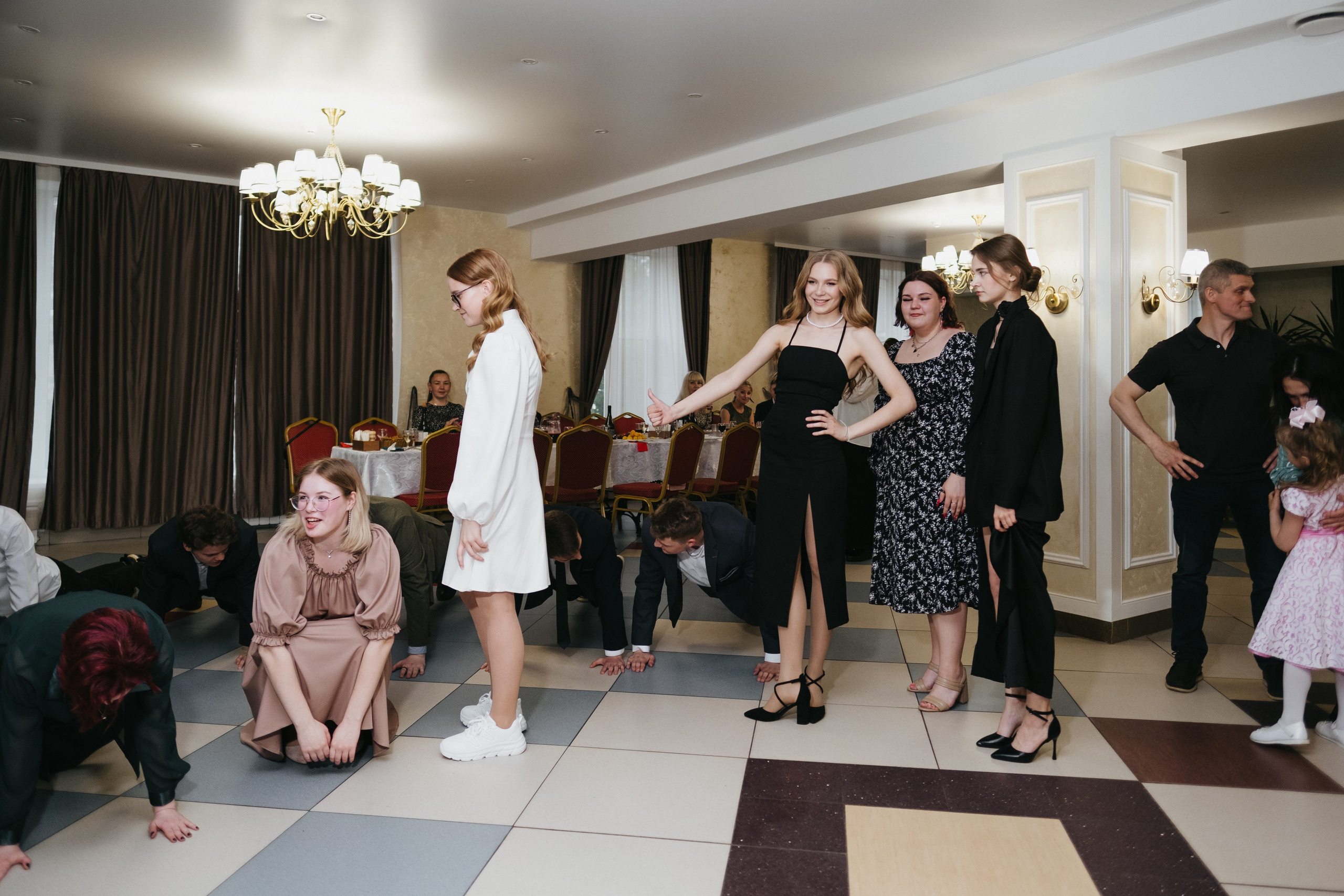 Выпускной 11 класс школы № 30. Свадебный и репортажной фотограф Денис Ожигин в Краснодаре и Краснодарском крае