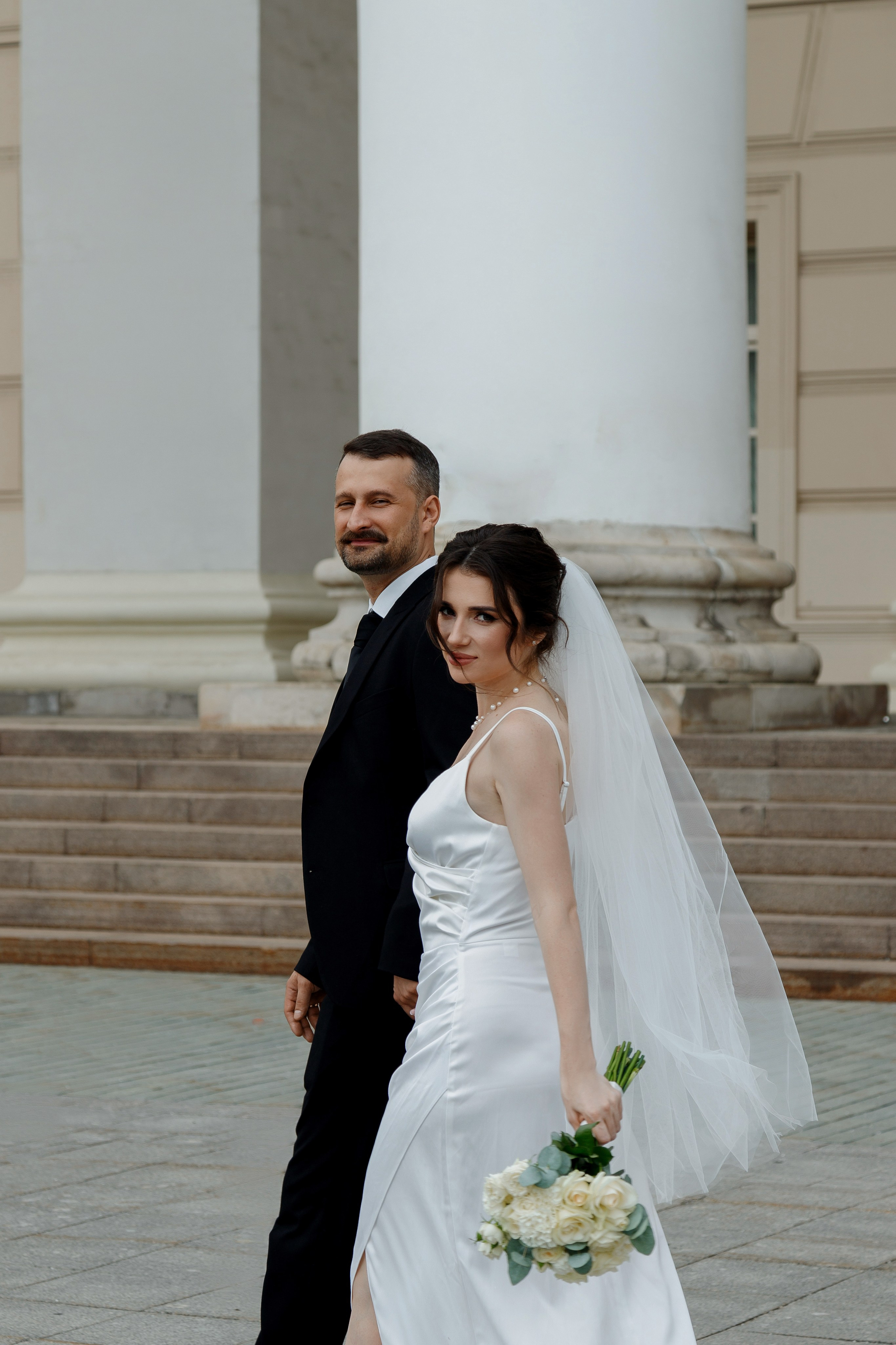 Свадебная фотосессия около Большого Театра. Фотограф Александра Сыщенко