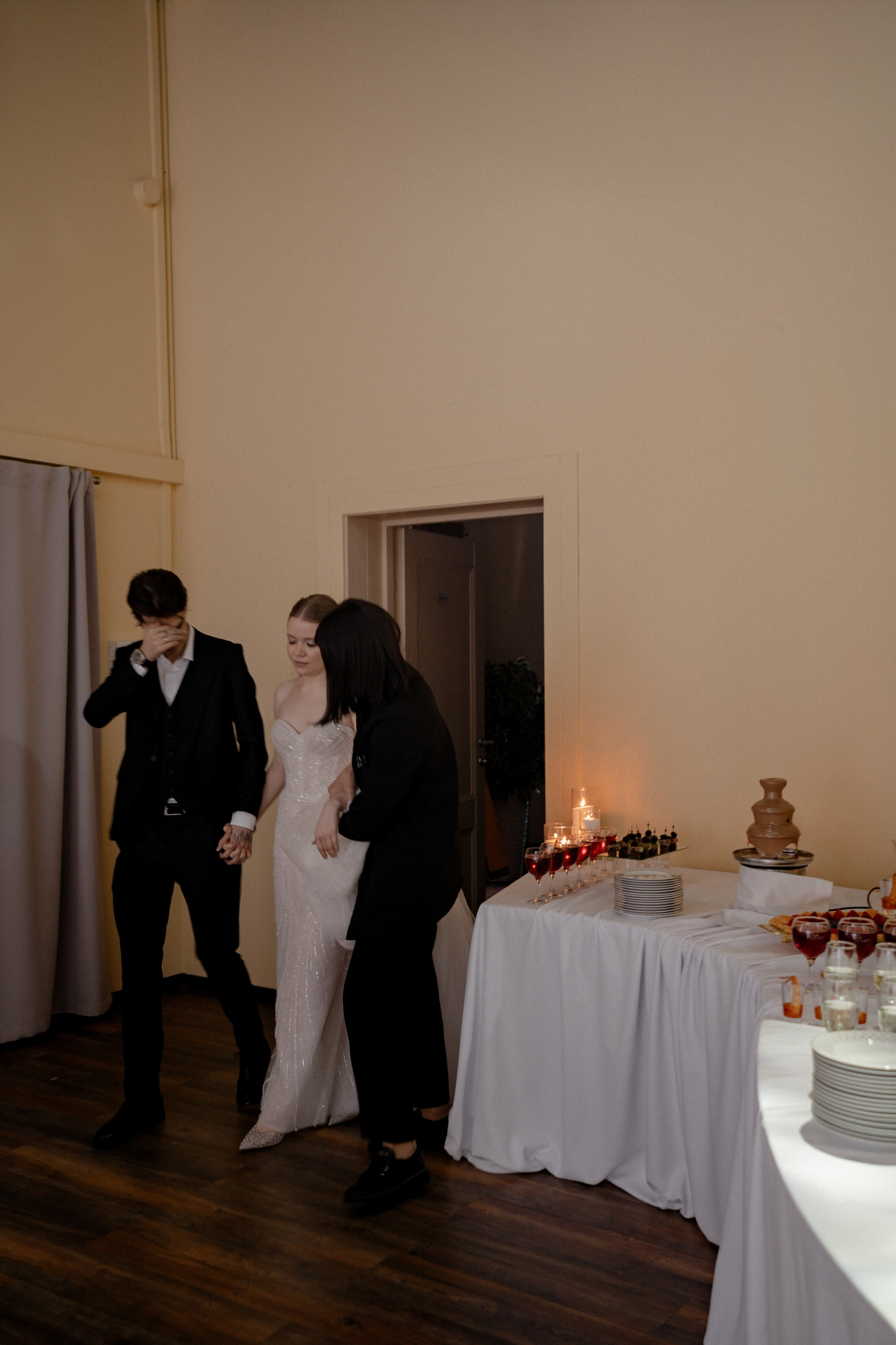 СВАДЕБНАЯ СЬЕМКА СБОРОВ В ОТЕЛЕ И ВЫЕЗД НА ЦЕРЕМОНИЮ (СНЯТО В СИБИРЕ В НИЖНЕВАРТОВСКЕ). Профессиональный фотограф, Санкт-Петербург — Виктория Богомолова