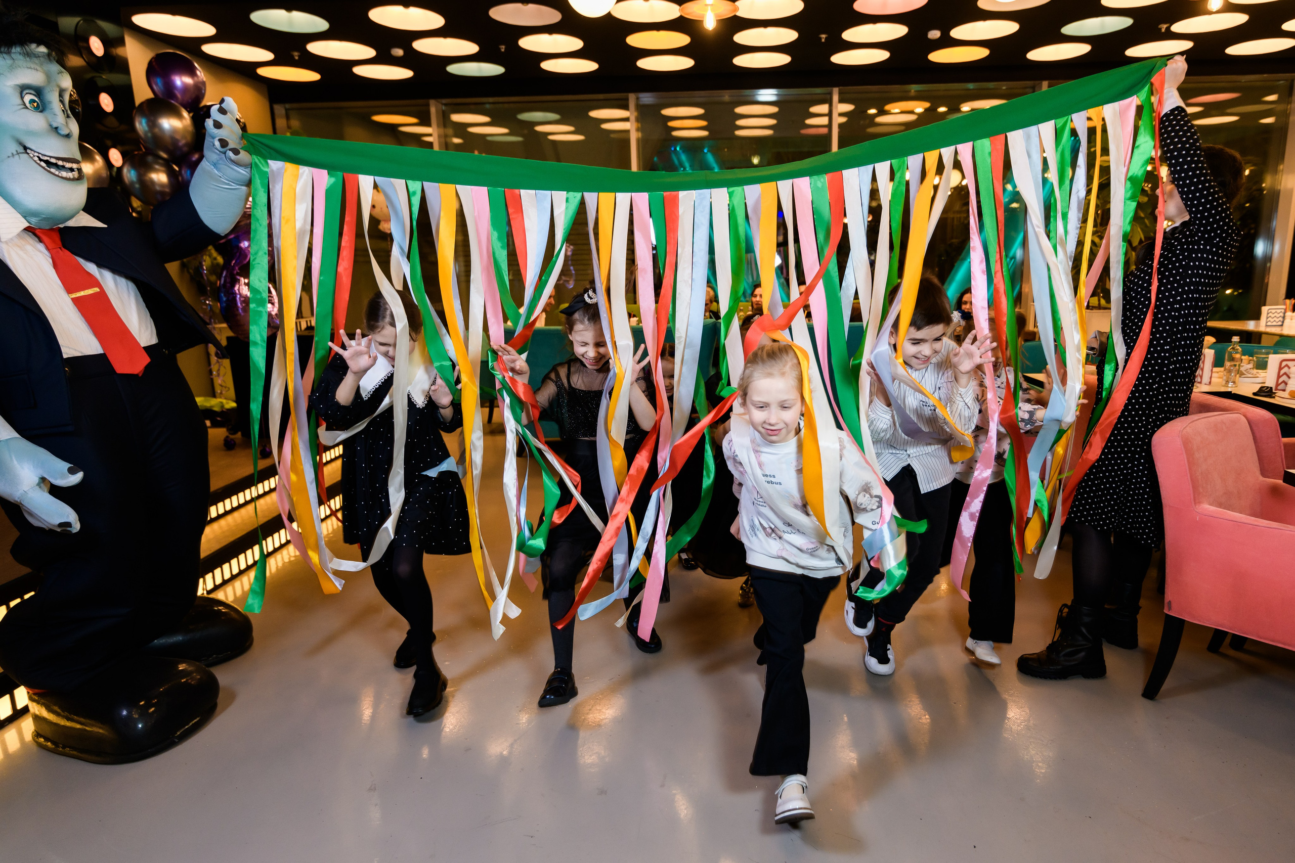 День рождения Софии в стиле «Уэнздей». Репортажный фотограф Сергей Дроздов