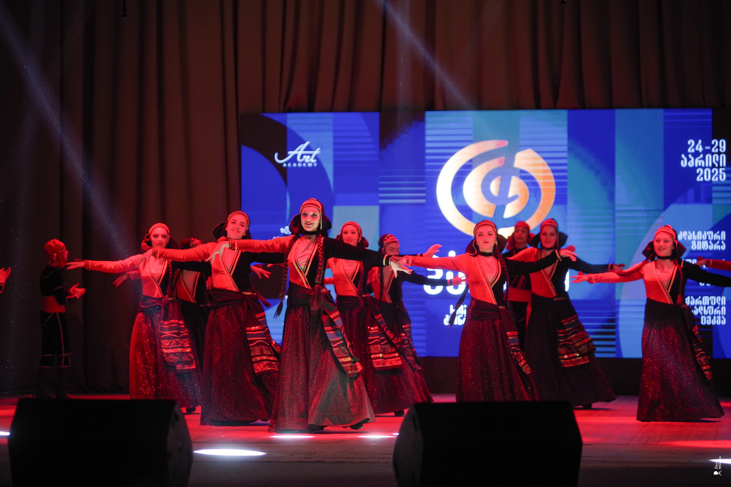 Танцы в Хоби. Портретный фотограф Денис Милютин