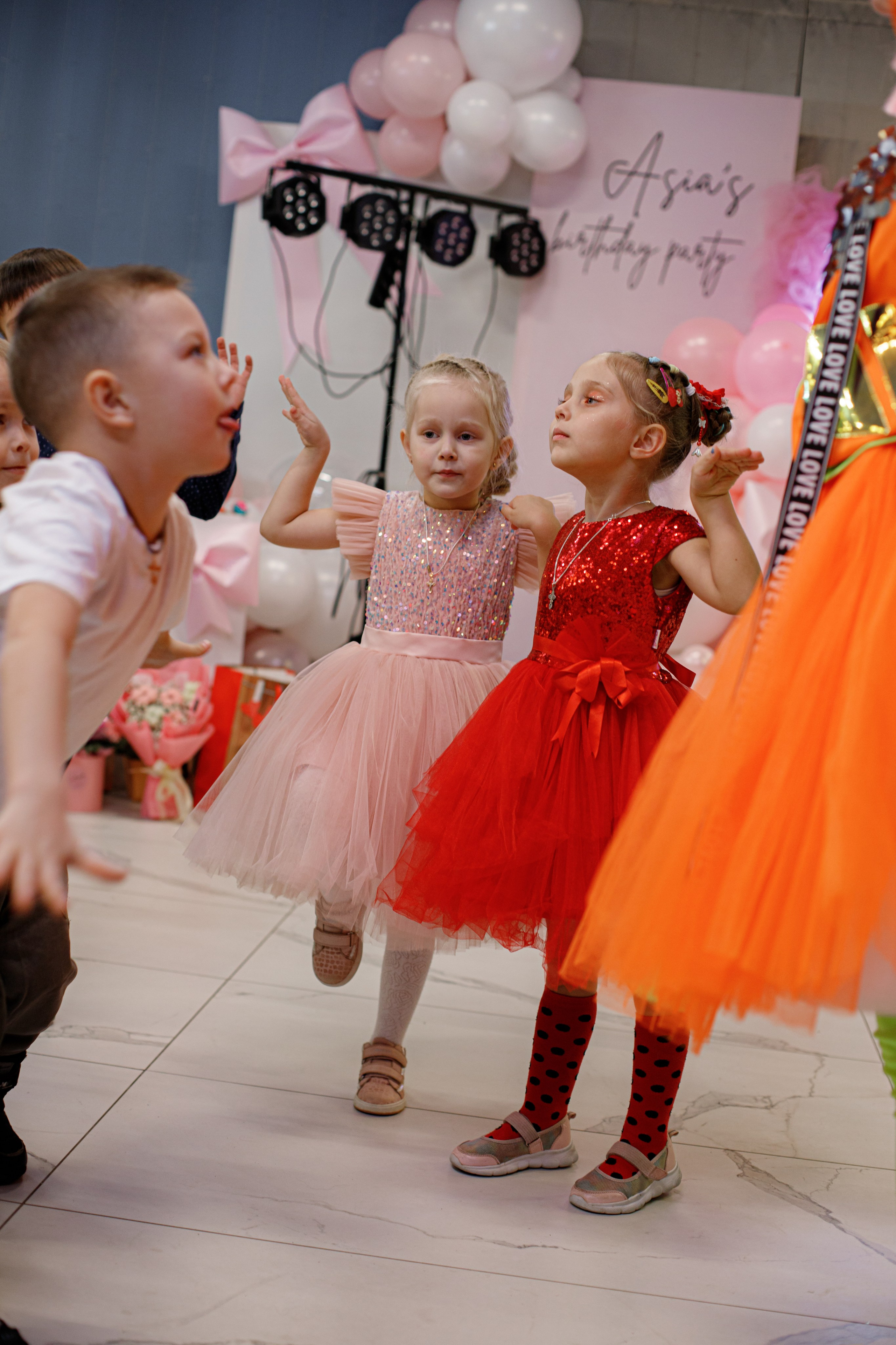 ASIA'S BIRTHDAY PARTY. Photokarish