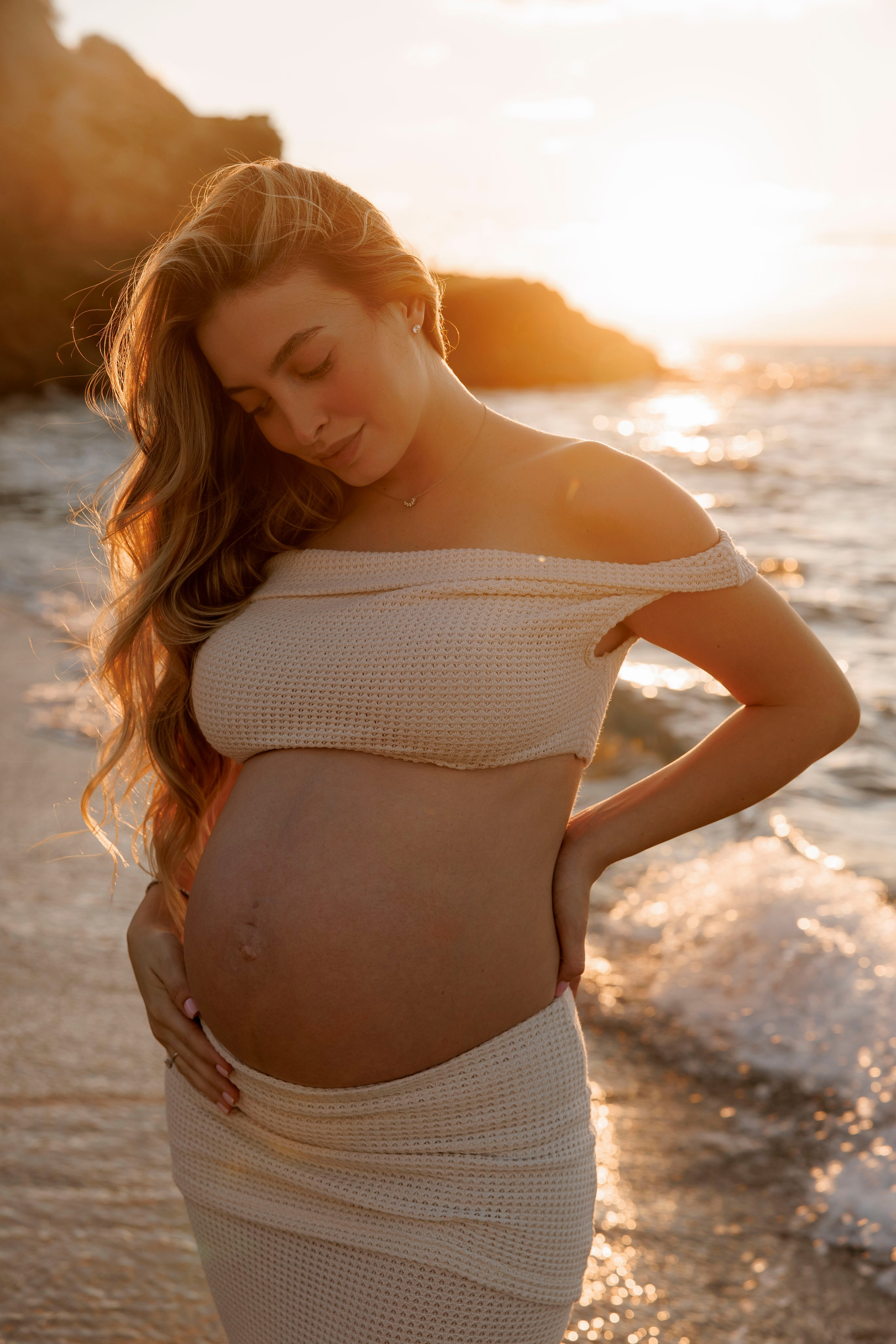 Pregnancy photoshoot near the sea. Wedding and family photographer