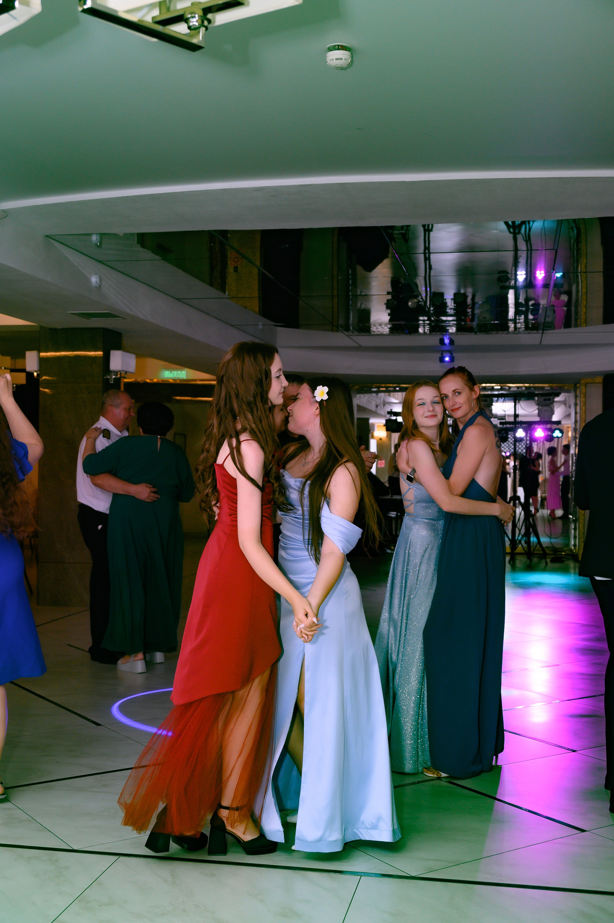 Выпускной 11 кл 2025. Семейный и детский фотограф в Новороссийске Лебедева Елена