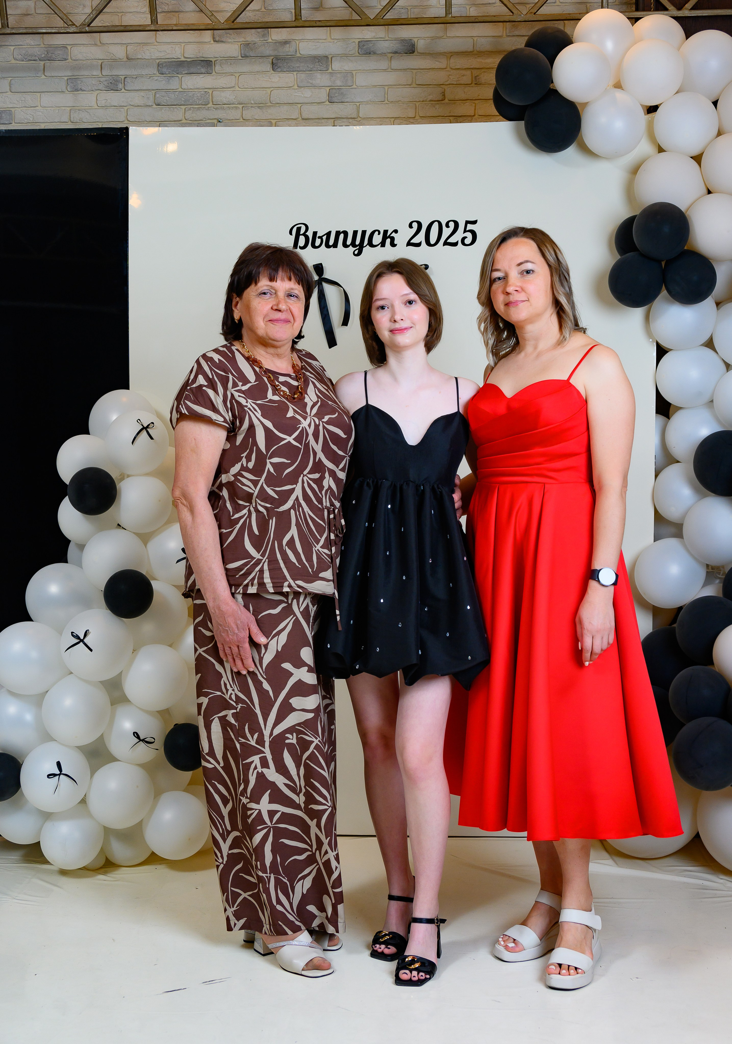 Выпускной 2025 11 кл. Семейный и детский фотограф в Новороссийске Лебедева Елена