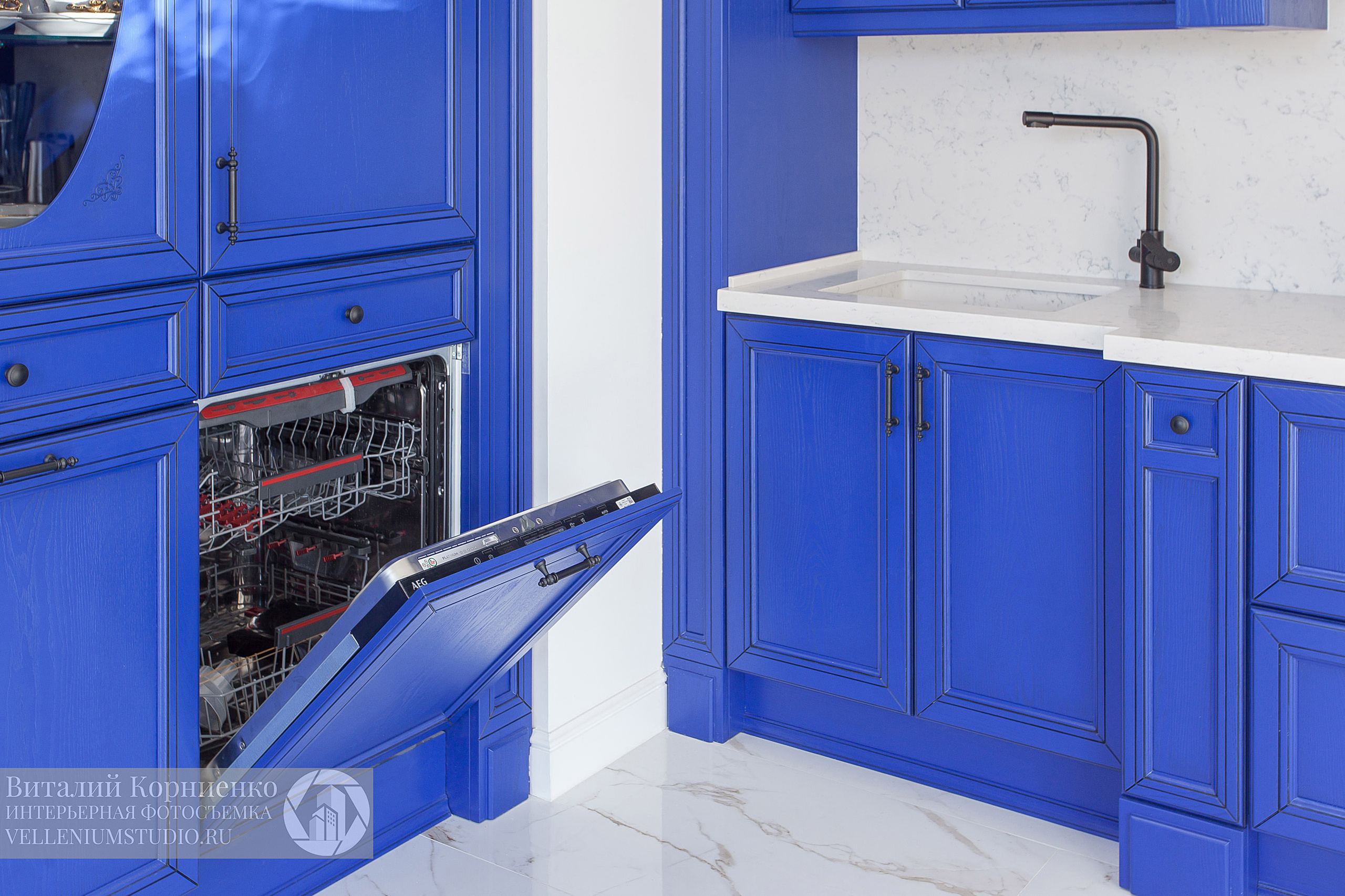 Фотосъемка интересной Синей кухни для студии мебели. Интерьерный фотограф Краснодар: профессионально по доступным ценам