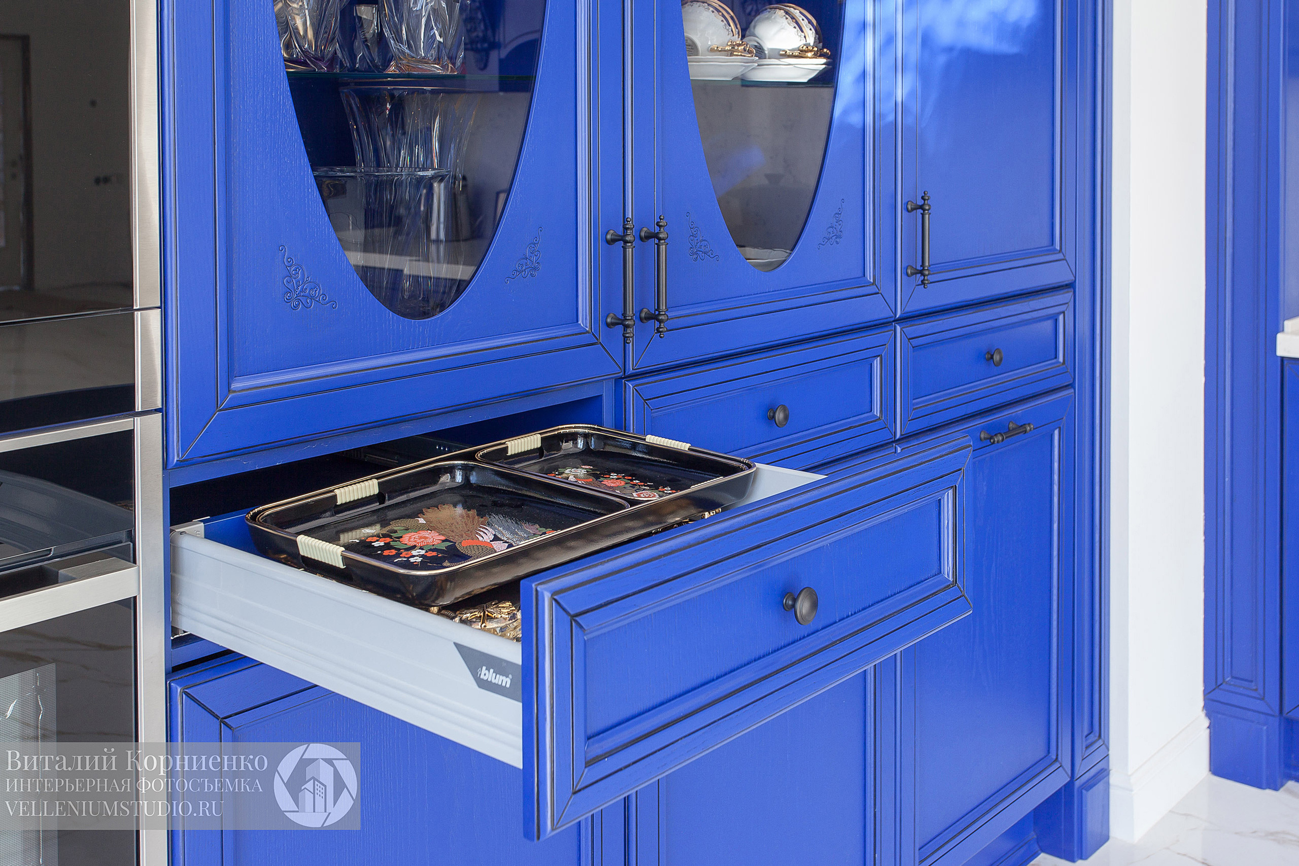 Фотосъемка интересной Синей кухни для студии мебели. Интерьерный фотограф Краснодар: профессионально по доступным ценам