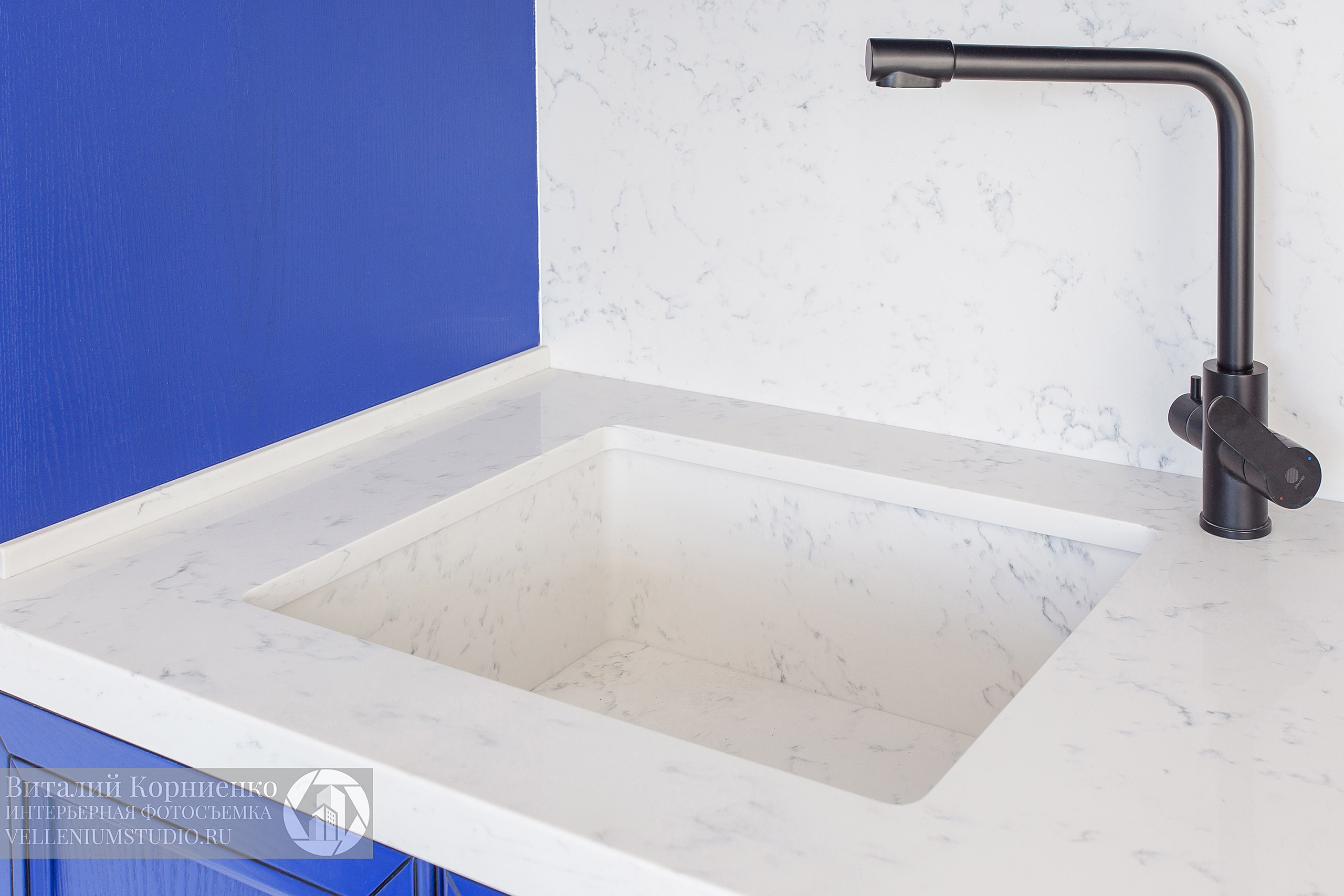 Фотосъемка интересной Синей кухни для студии мебели. Интерьерный фотограф Краснодар: профессионально по доступным ценам