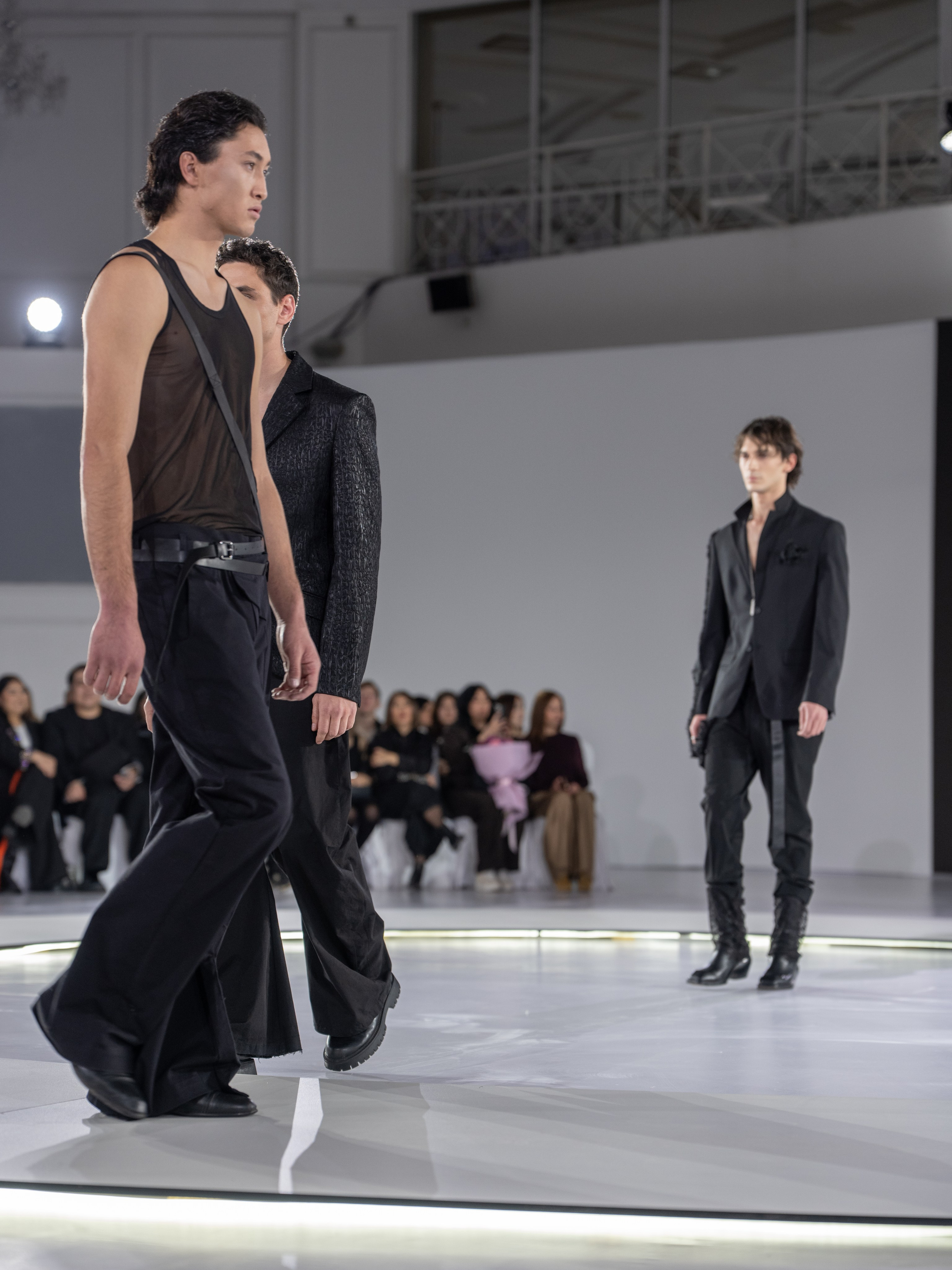 Дизайн DVALI. Сайт Алматинского НЮ АРТ, будуар и фэшн фотографа Дениса Карпенко