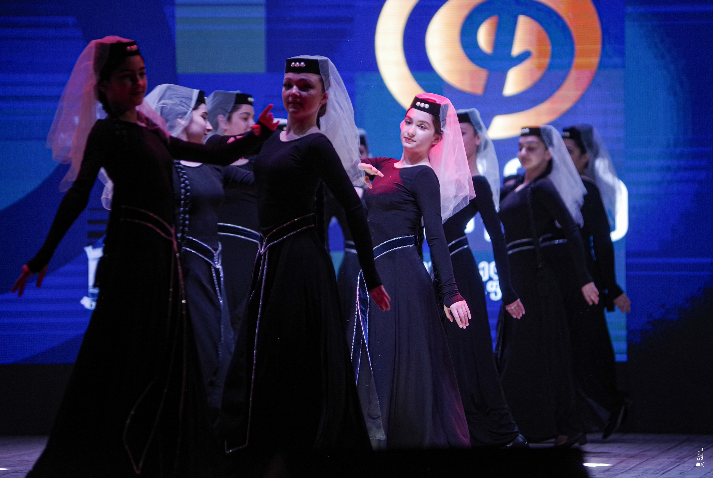 Танцы в Хоби. Портретный фотограф Денис Милютин