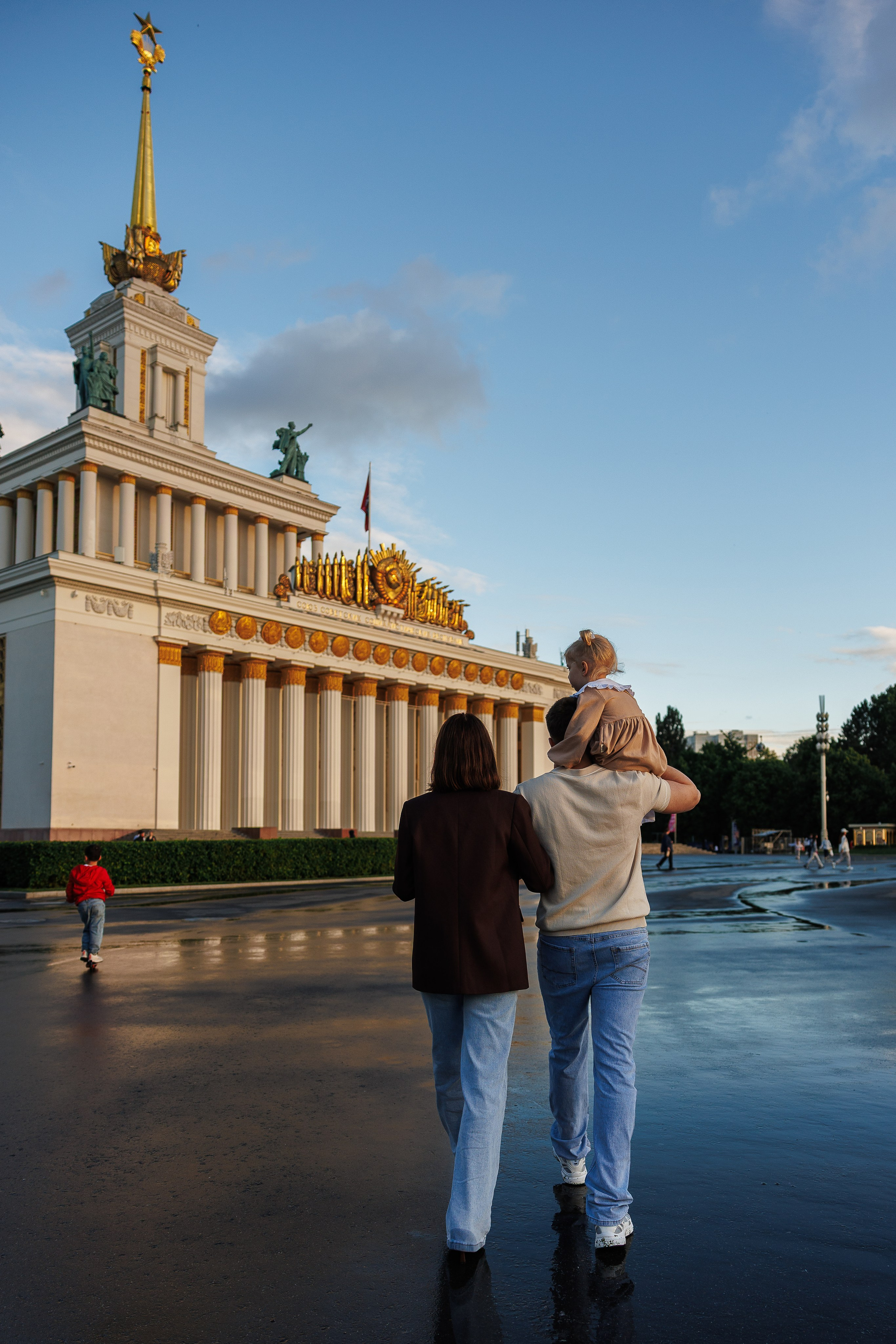 Семейная прогулка на ВДНХ. Свадебный и семейный фотограф в Москве Красинская Мария