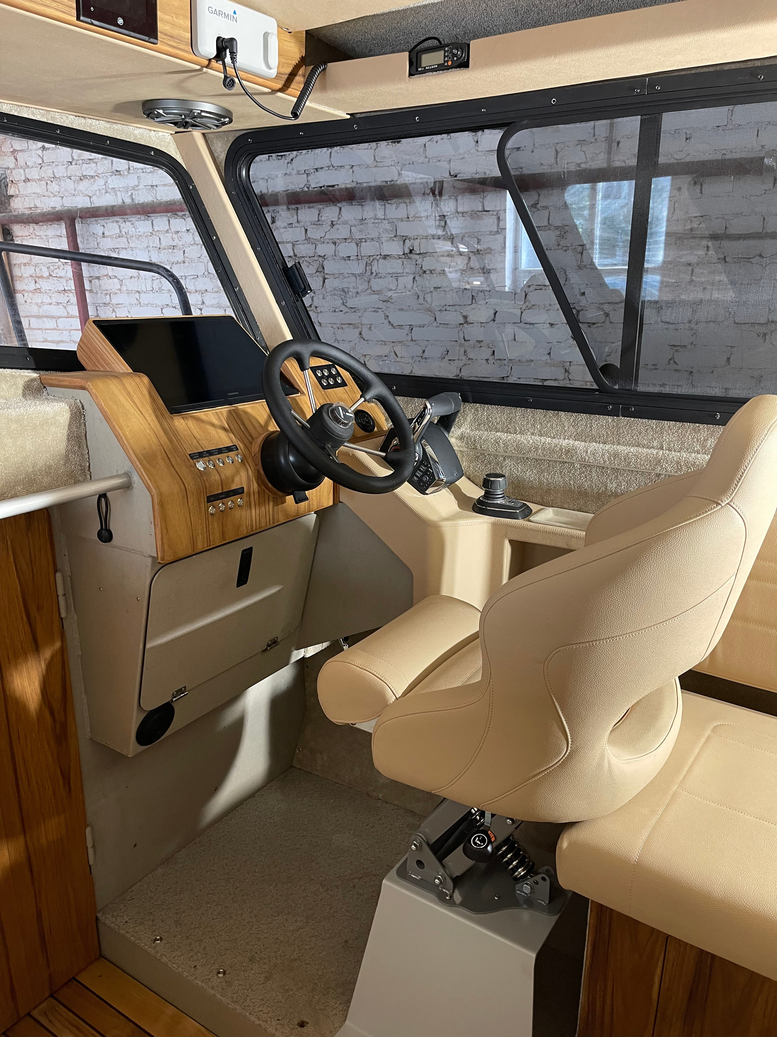 Дизайн персонализации Алюминиевого катера Weldcraft Cuddy King 300 OS. Design Yachts and Cars