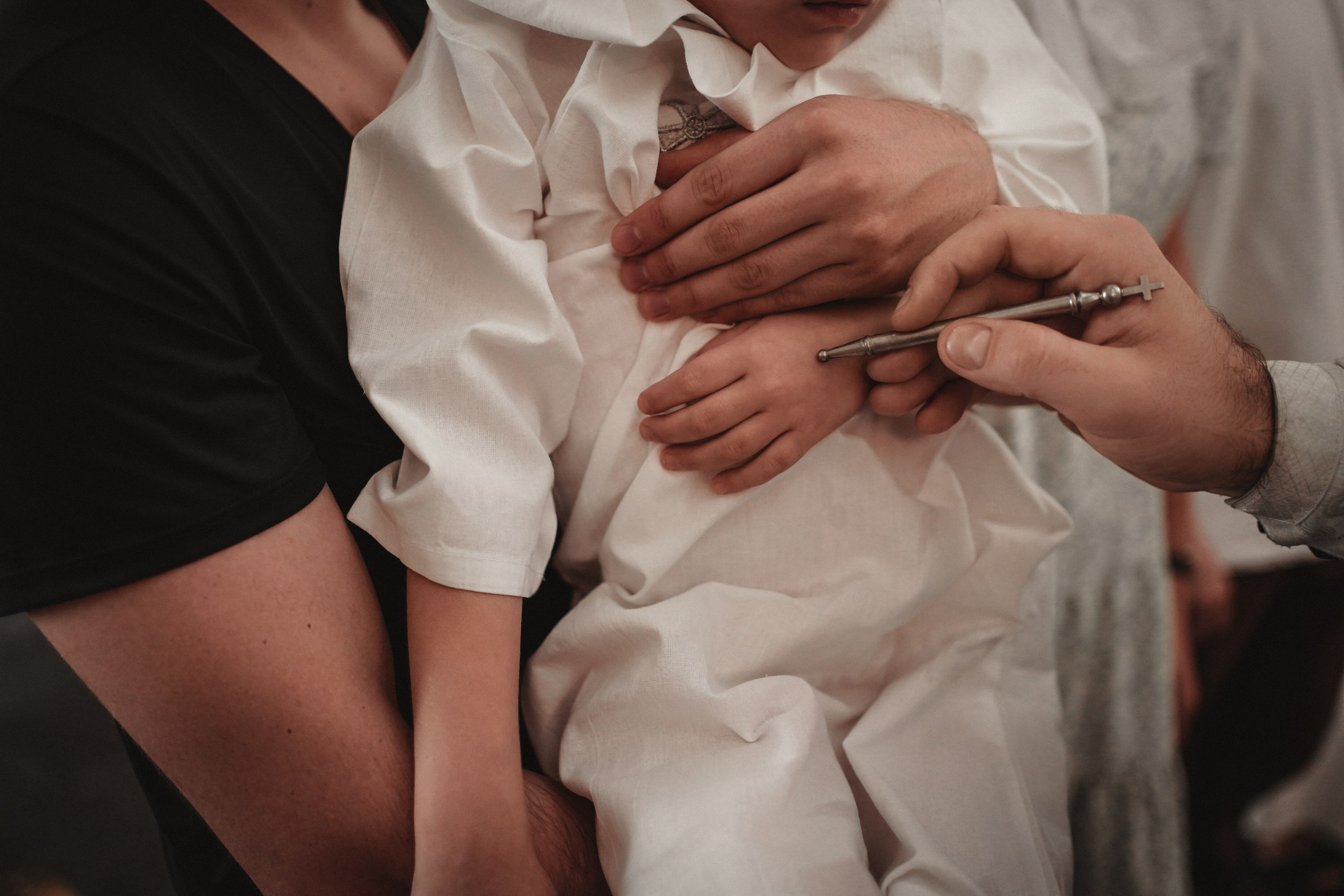 Фотограф на крестины в Ростове. Записаться на фотосессию по выгодной цене. Алёна Чёботова. Свадебный фотограф в Ростове-на-Дону. Таинство Крещения и Венчания, семейные фотосессии. Алёна Чёботова