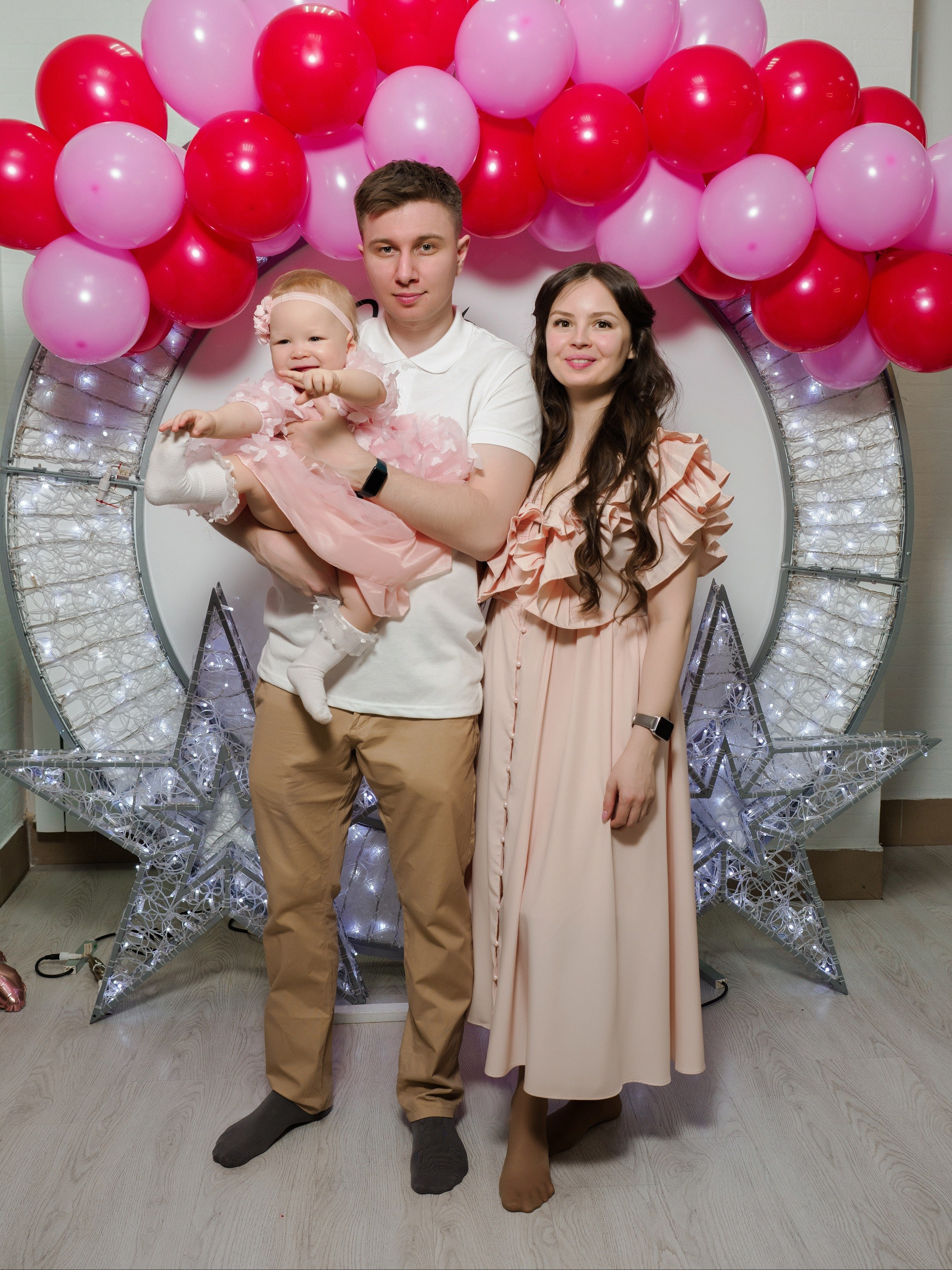 Первый день рождения девочки фотография с родителями в ресторане в Москве