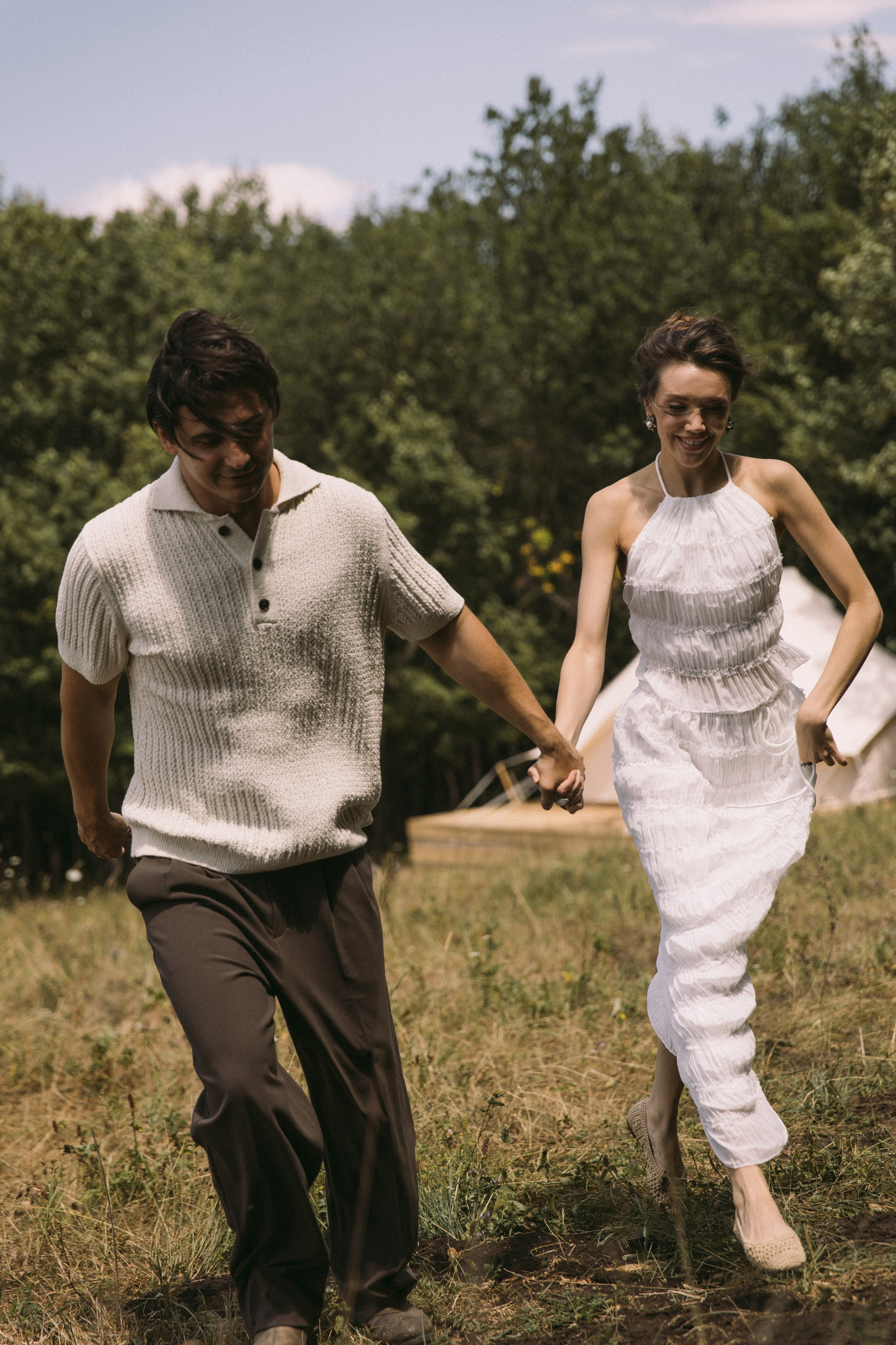 Утро невесты в глэмпинге свадебная фотосессия на Джилы-Су Приэльбрусье. Свадебный, репортажный и портретный фотограф Сочи, Краснодар. Александра Зайцева