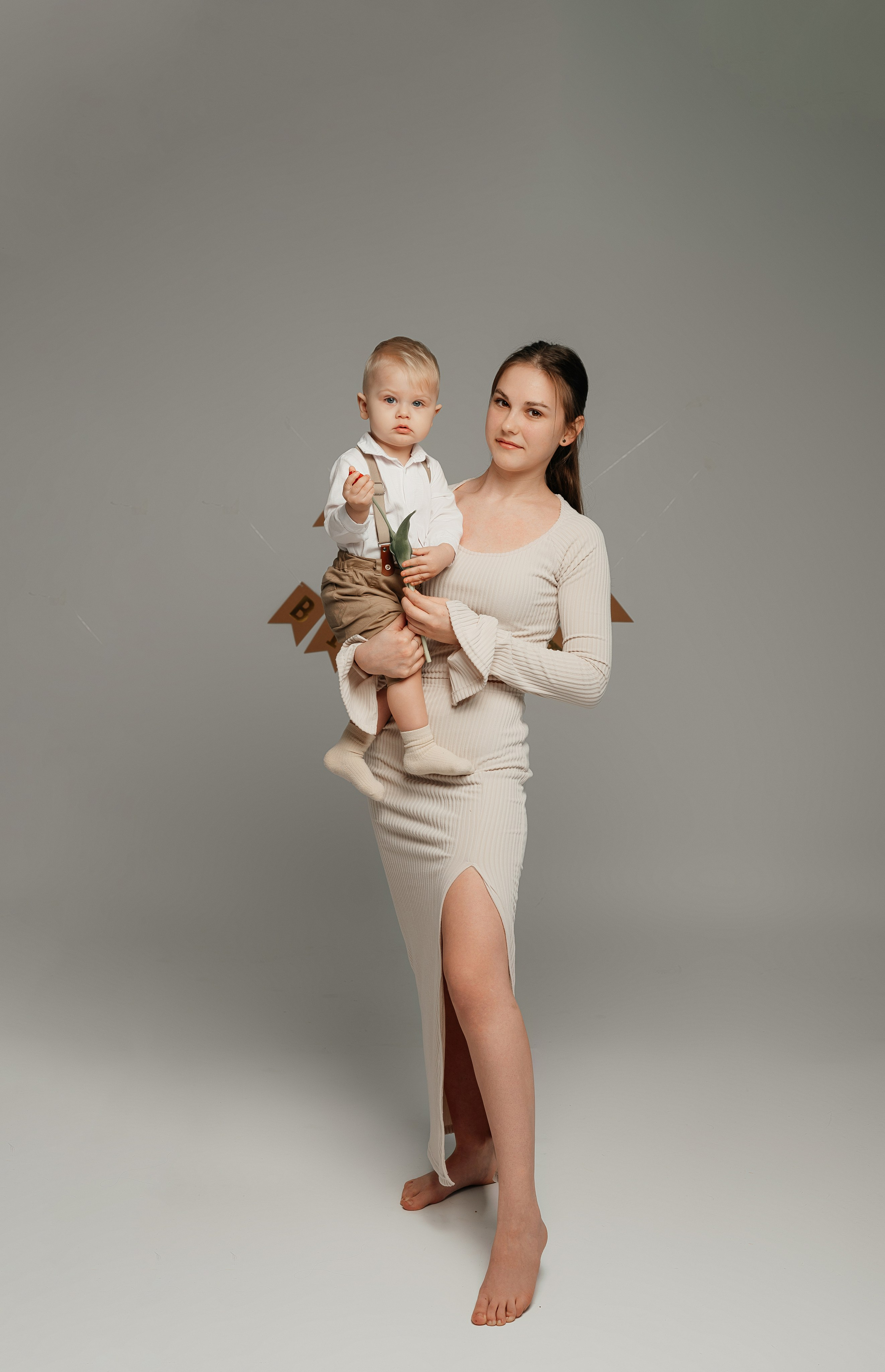 Классический минимализм на бумажном фоне. Свадебный, семейный и школьный фотограф в Бийске Ксения Мамаева