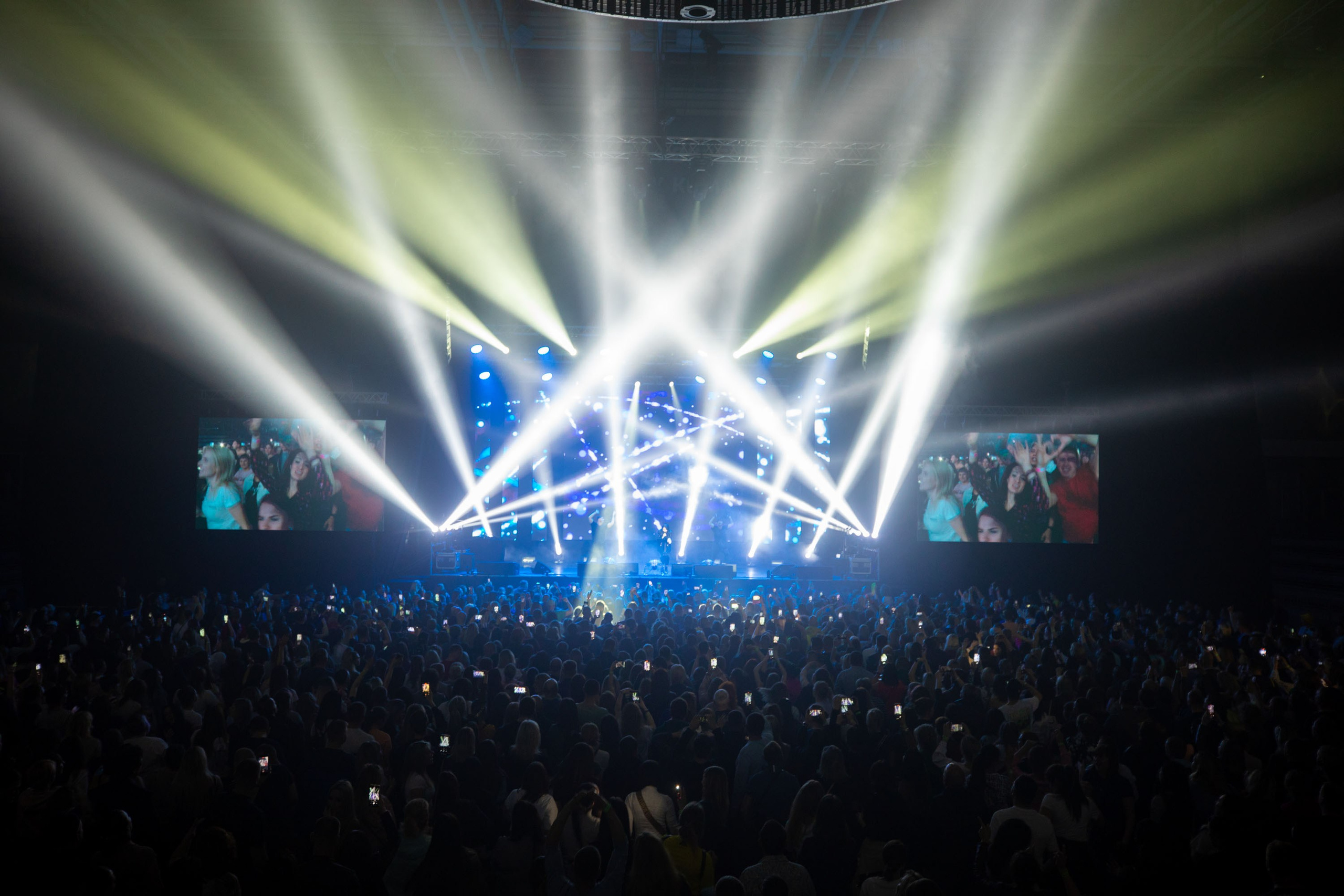 Дискотека 90-х. Репортажный фотограф во Владивостоке