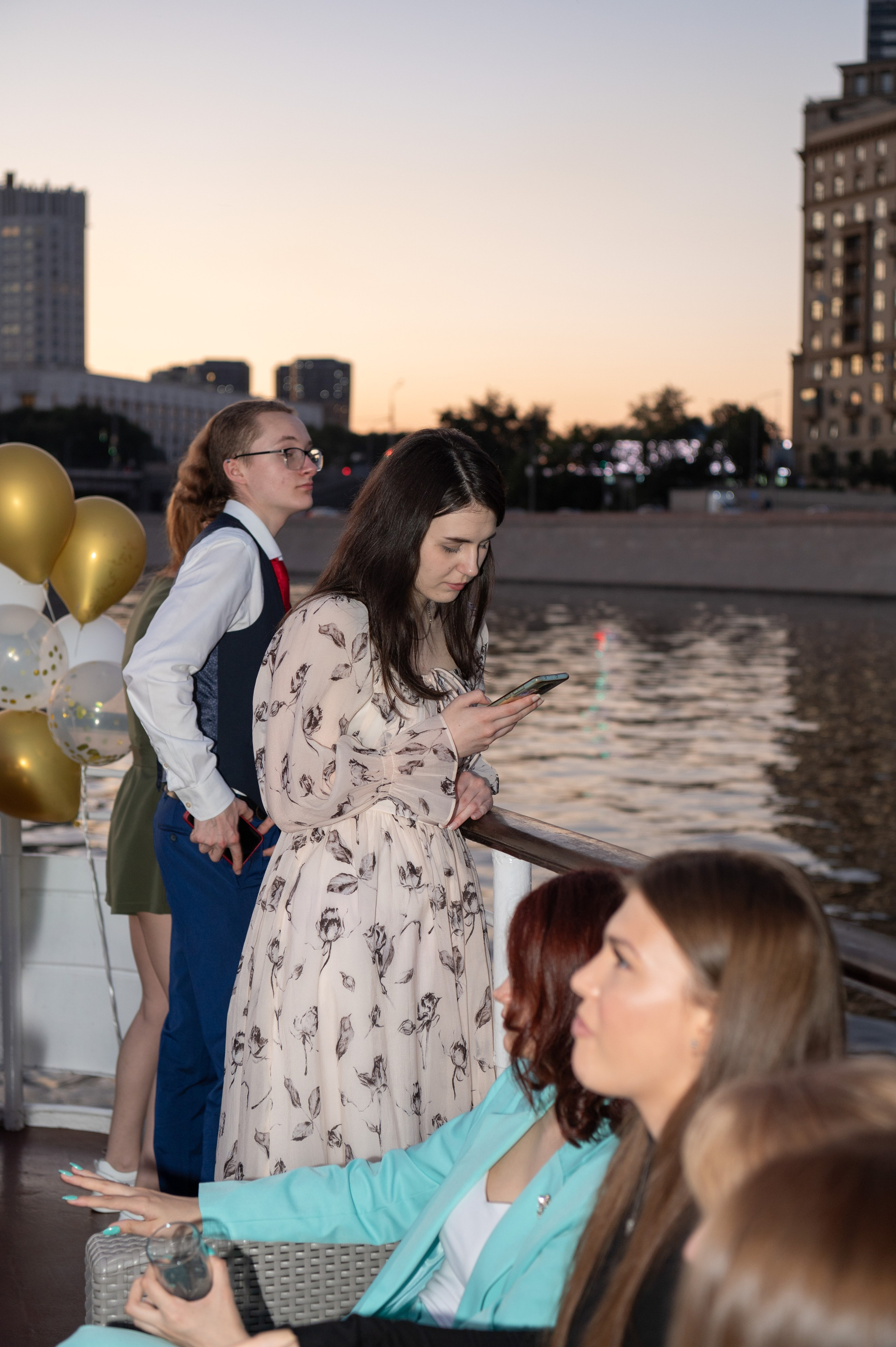 Выпускной вечер 11 класс на теплоходе. Детский и семейный фотограф г. Москва Оксана Катаджи